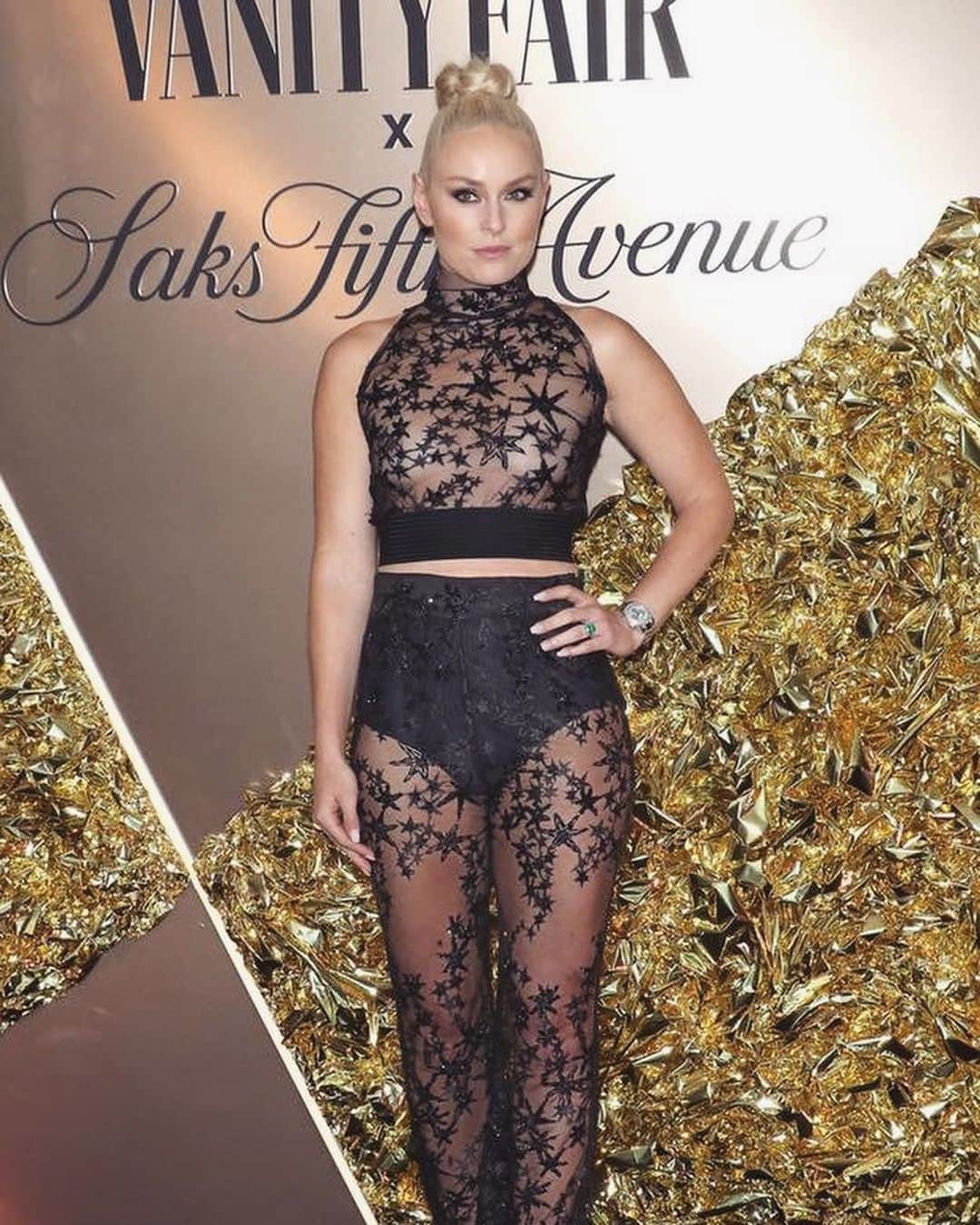 リンゼイ・ボンさんのインスタグラム写真 - (リンゼイ・ボンInstagram)「Date night with my lil sis Laura ❤️ @vanityfair x @saks best dressed」9月7日 2時58分 - lindseyvonn