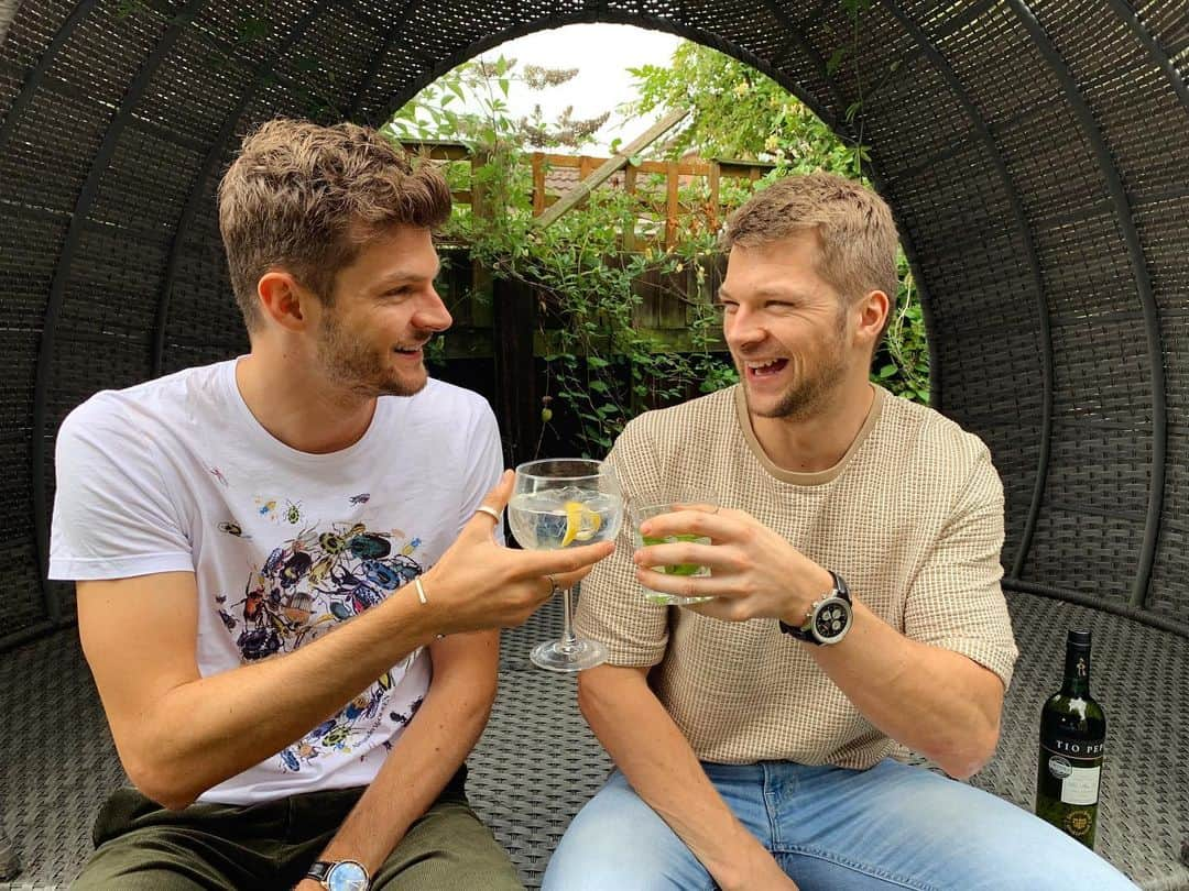 ジム・チャップマンさんのインスタグラム写真 - (ジム・チャップマンInstagram)「AD | CHEERS! Have you ever tried @TioPepeUK Fino before? John wanted something more sweet to contrast the dry flavour so he went for a cocktail with lemonade and mint. I prefer bitter flavours, so I had mine with tonic - it’s so refreshing! The taste is unexpected, even difficult at first but there are so many different ways to enjoy it! #WhatTheFino #WTF」9月7日 3時10分 - jimchapman