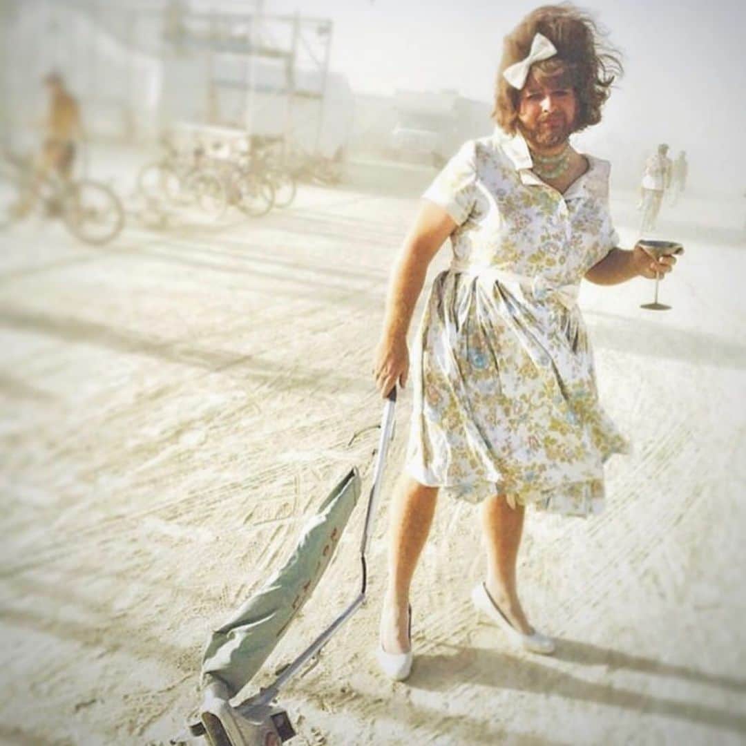 インバー・ラヴィのインスタグラム：「Metamorphosis ¥ Burning man 2019」