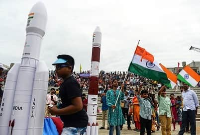 ジェフ・ベゾスさんのインスタグラム写真 - (ジェフ・ベゾスInstagram)「Rooting for team India. Good luck, India! #chandrayaan2」9月7日 3時07分 - jeffbezos