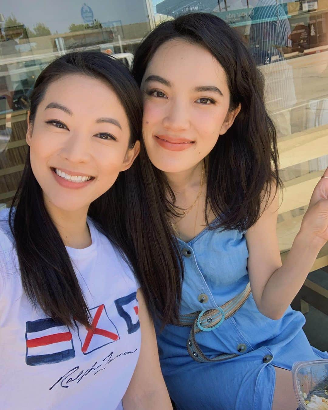 アーデン・チョーさんのインスタグラム写真 - (アーデン・チョーInstagram)「New video on my channel with THIS beauty @jessikavan! We talk about how we met, being friends as actresses... is there competition?!? All that good stuff & more while eating yummy omusubis! 📷 @eunibugg (link in story)」9月7日 3時29分 - arden_cho