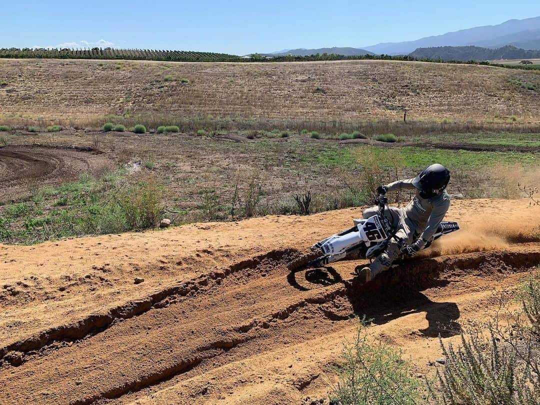 ケアリー・ハートさんのインスタグラム写真 - (ケアリー・ハートInstagram)「Daytona sand section is coming in nice!!! Warm weather motos will make the California winter that much better 👍👍👍👍. @FoxMoto  @Dualigans @giantbicyclesusa @RideDunlop @Guts_Racing_Inc @WorksConnection @Fmf73 @motionpro @Twin_air @GalferUsa @ODIgrips @mactools38 @Motoxtremes  @acerbisusa @GoodRide  @HinsonRacing @KreftMoto」9月7日 3時33分 - hartluck