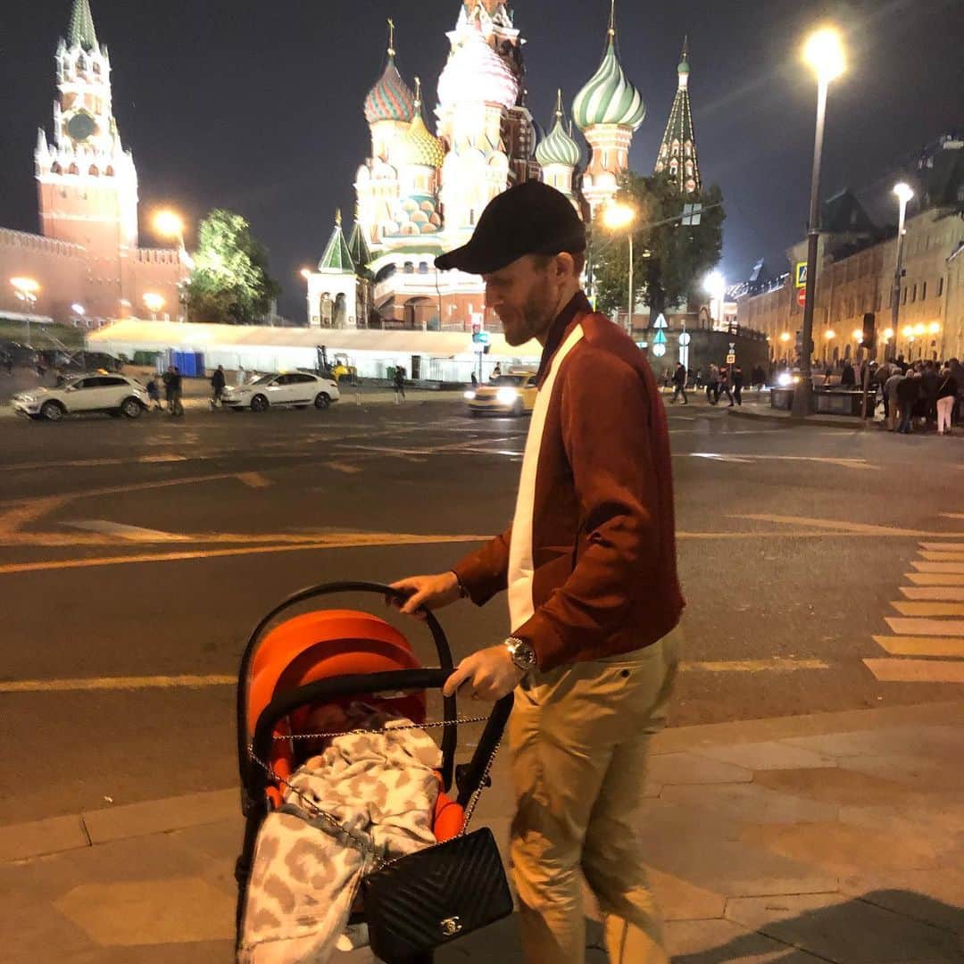 アンドレ・シュールレさんのインスタグラム写真 - (アンドレ・シュールレInstagram)「With my 🌍 in Moscow @sharypova_nna 😍❤️🐢」9月7日 3時45分 - andreschuerrle