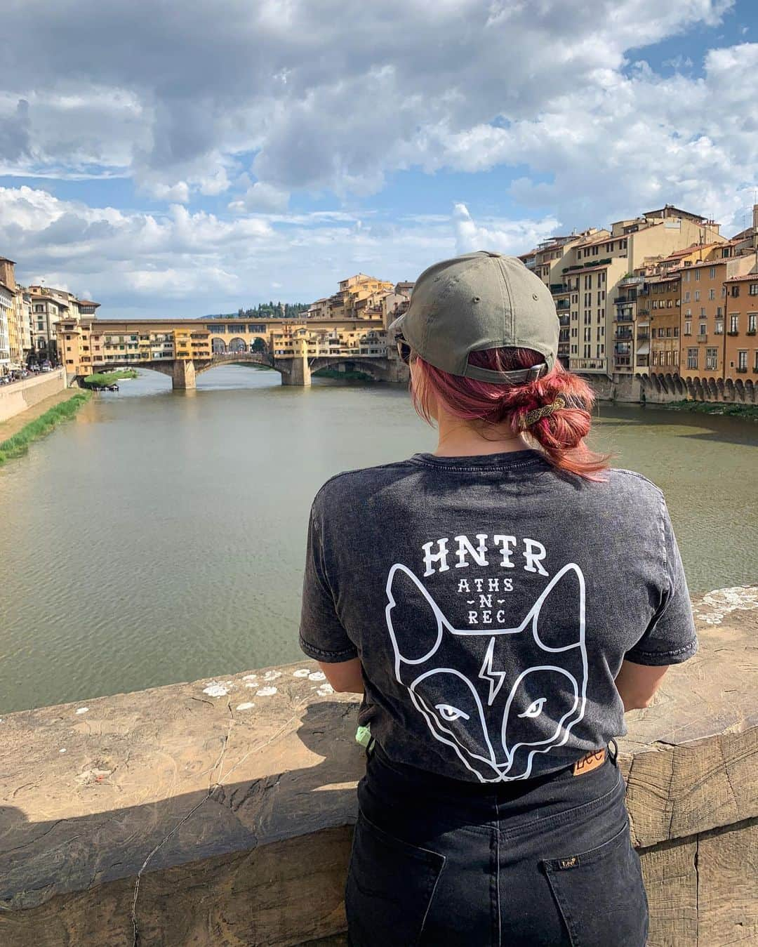 フィービー・ディ・トマソさんのインスタグラム写真 - (フィービー・ディ・トマソInstagram)「Had ZERO luck finding myself an IG boyf in Rome.. so I've begun the search in Florence 🇮🇹 🙌🏼 & am raising the stakes.. its HUSBAND time!!! (my last 2 fell short..) *Thx GOD I packed my hunting gear for the trip 🐺⚡️ #THEQUESTCONTINUES #RECREATIONALACTIVITIES #HUNTINGSZN #TOMATOONTOUR #DAY3 #FLORENCE #ITALIA  PS iFound an IG Mama to take my photo 📸👩‍👧」9月7日 3時40分 - phoebeditommaso