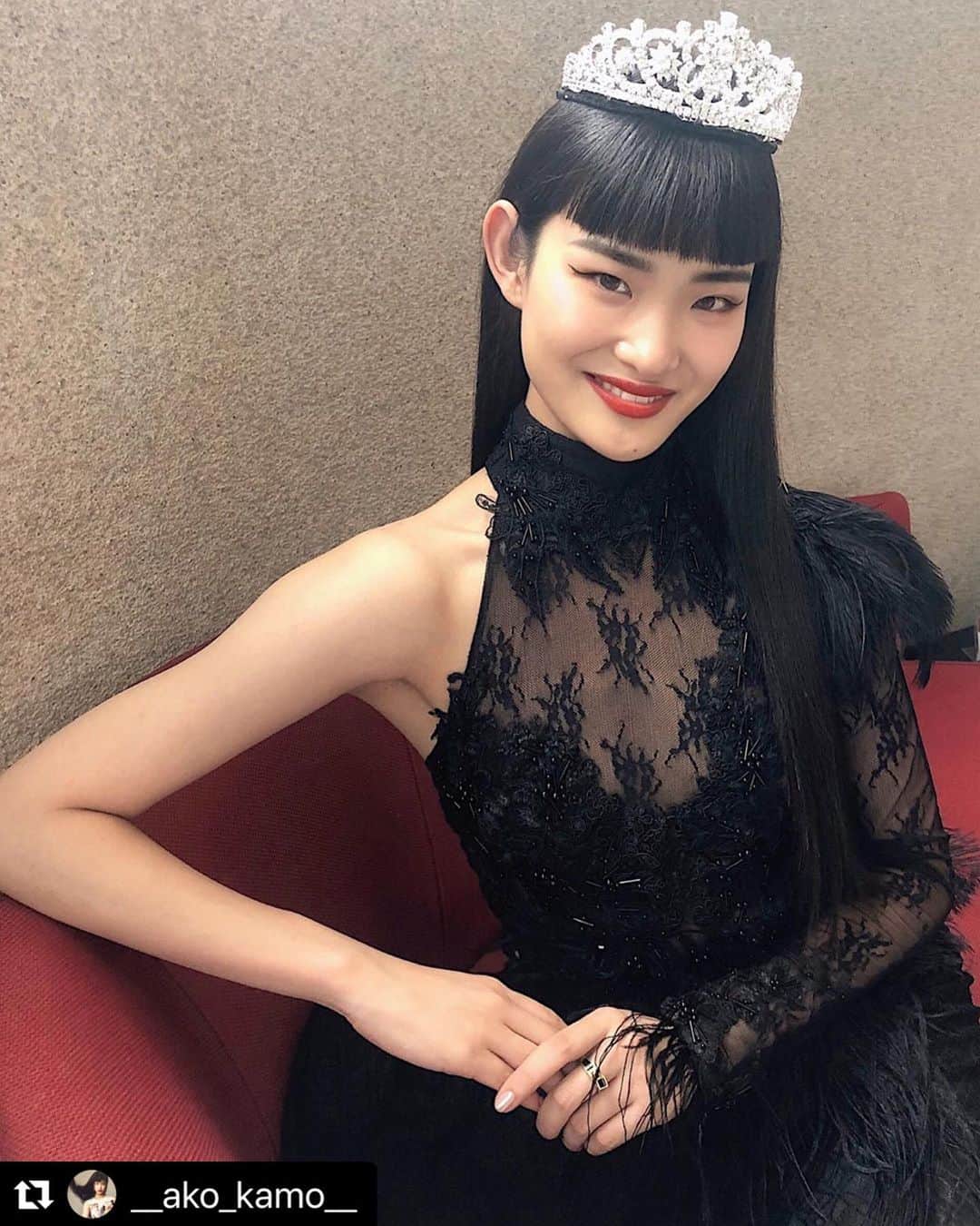 美馬寛子のインスタグラム：「Loving her post ❤️ @__ako_kamo__ ・・・ 🖤photo shooting with my love dress and crown👑♥️ . . . special thanks to @lesliekeesuper @joshualeslieoggkee 🥰 . . . . #Japan #AkoKamo #missuniverse  #missuniverse2019  #missuniversejapan2019  #missuniversejapan #beautyblogger #roadtomissuniverse #roadtomissuniverse2019 #confidentlybeautiful #Iwillfindyou #empoweredwomen @missuniversejapan @my_beauty_hm  @missuniverse  #ミスユニバース #ミスユニバースジャパン #ミスユニバースジャパン2019  #ミスコン #日本  #アジア #beauty #beauty#beautiful #love  #dalaganghaponesa  #pangarap #tiwalasasarili #japan #giappone  #Iwillfindyou #empoweredwomen」