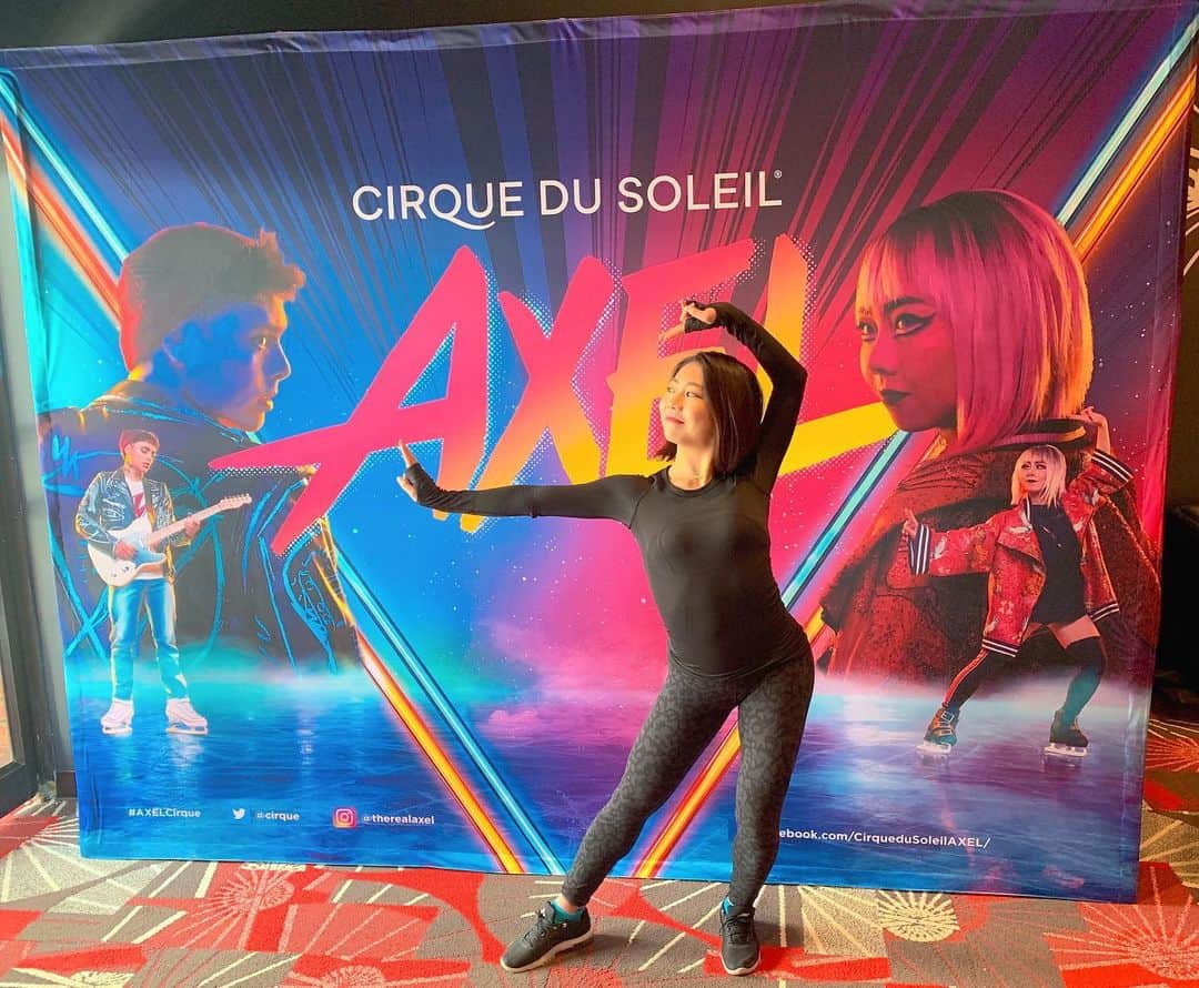 中塩美悠さんのインスタグラム写真 - (中塩美悠Instagram)「How amazing is this...!!!🤭🤭😲😲✨✨ #cirquedusoleil #axel ﻿ このプロジェクトに参加して、3ヶ月近く経ちました。初めての仕事、初めてアーティストとしてショーの立ち上げに携わる…この仕事は想像以上に厳しく、何度も責任感に押しつぶされそうになりました…。この3ヶ月は今まで生きてきた中で最も多くを学び、成長した3ヶ月ではないかと思います。﻿ プロとしての自覚とは何なのか…。涙を流す度に先輩方や友人が解決のヒントを教えてくれました。まるで41人の家族ができたようです☺️☺️💓﻿ 10/4のオープニングまであと1ヶ月、みんなで素敵なショーを完成させられるよう…﻿ 腕まくりでもして、頑張りますか！😏😏✨ ﻿」9月7日 3時52分 - miyunakashio