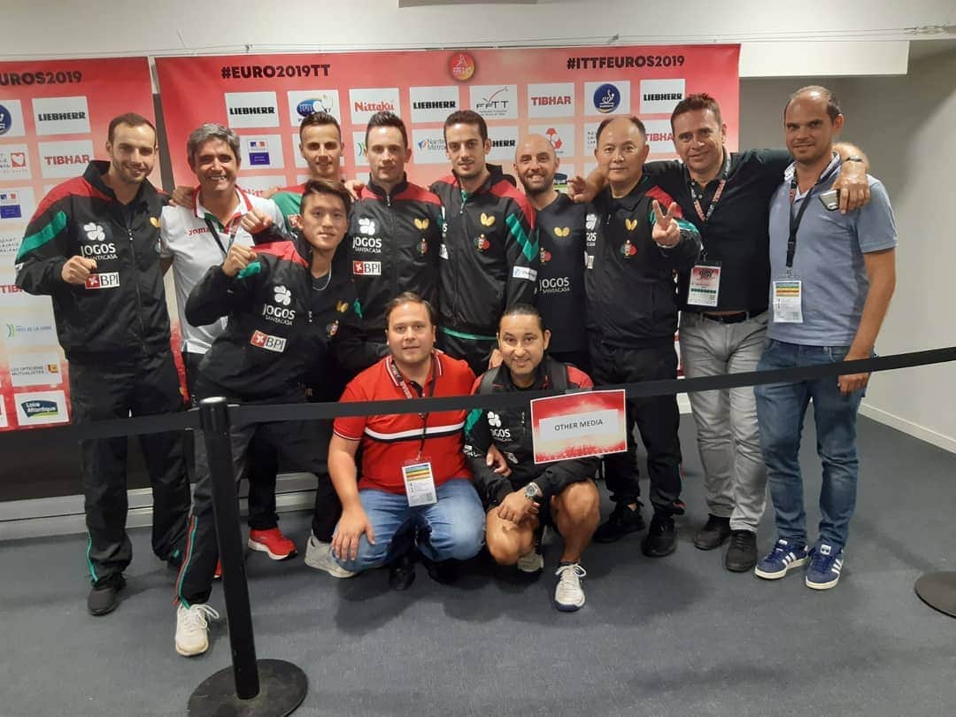 ジョアン・モンテイロのインスタグラム：「The path is long and hard but with these guys gets easier and worth it! Medal secured at the European Championships after defeating 🇦🇹 by 3-1. Tomorrow semi final against the vikings from 🇸🇪 Congrats also to our women team for making through to the semis as well 🇵🇹🏓🤜🤛 #TeamPortugal#ITTFEuros2019#Nantes」
