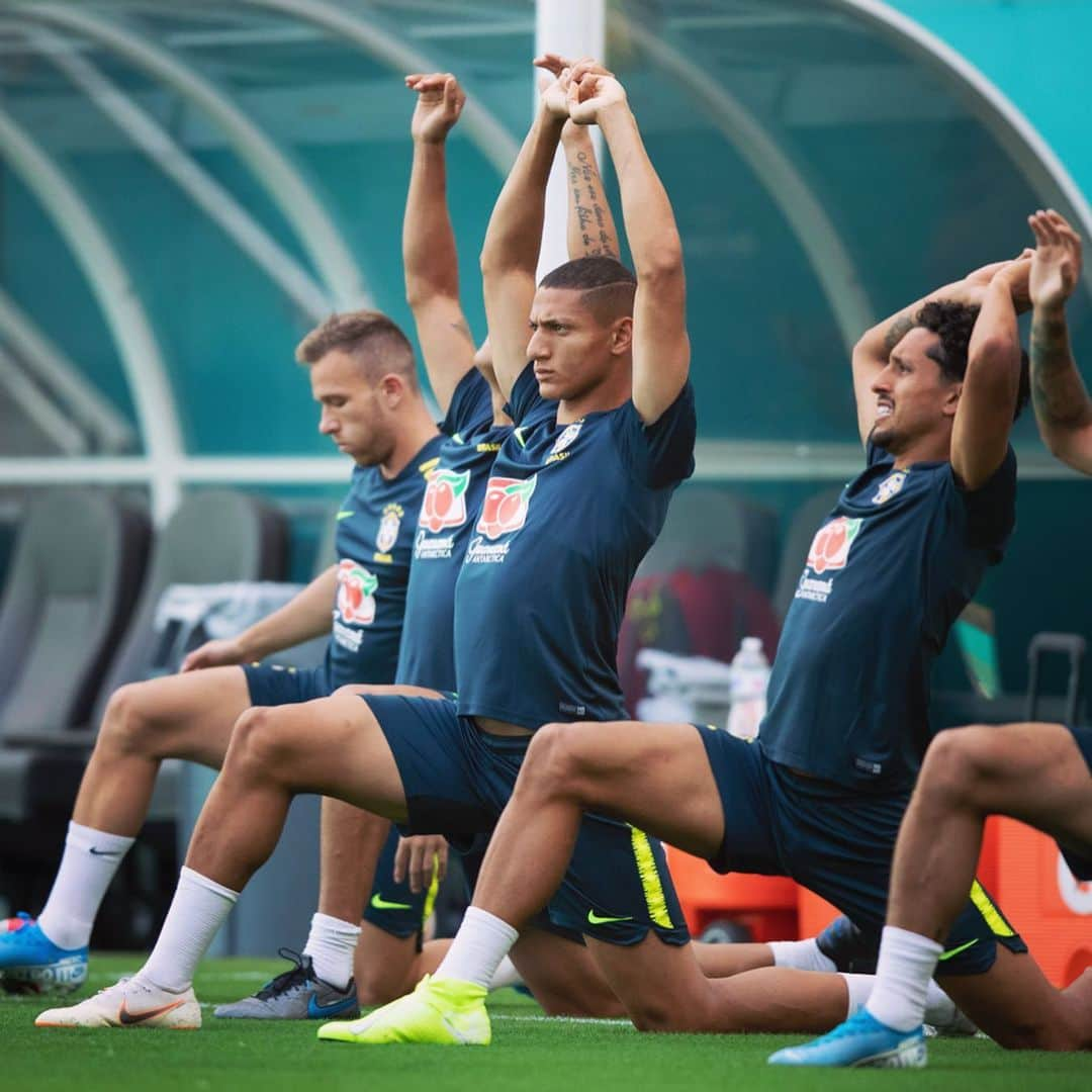 エヴァートンFCさんのインスタグラム写真 - (エヴァートンFCInstagram)「🎶 ‘He’s Brazilian...’ 🇧🇷 • • • #richarlison #brazil #brasil #cbf #selecaobrasileira #miami #hardrockstadium #everton #efc #blues #toffees #coyb #pru #dançadopombo #pl #premierleague (📸: @cbf_futebol)」9月7日 3時56分 - everton