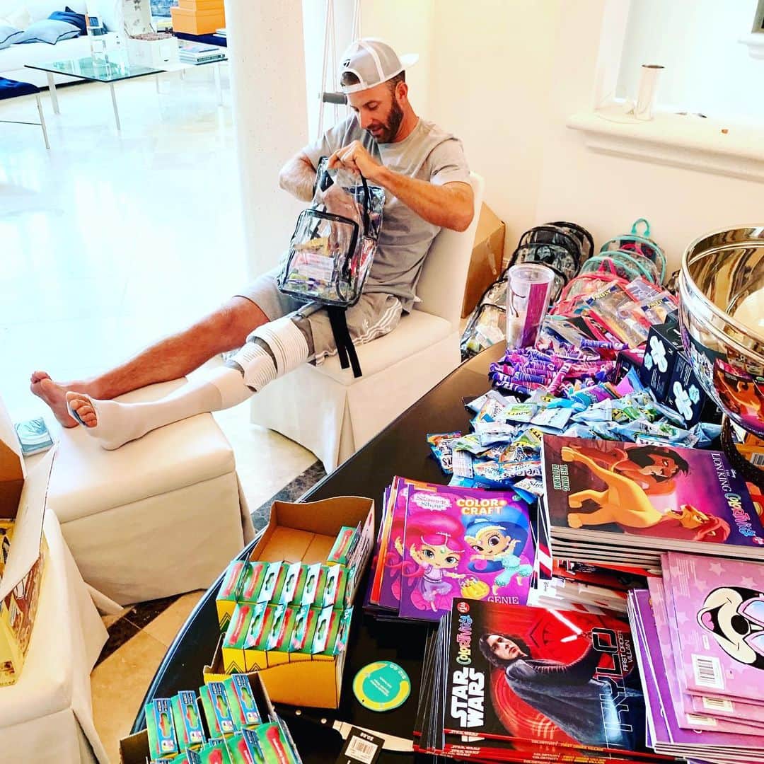 ダスティン・ジョンソンのインスタグラム：「Even surgery won’t stop me from helping our friends in the Bahamas.! #helpthebahamas」