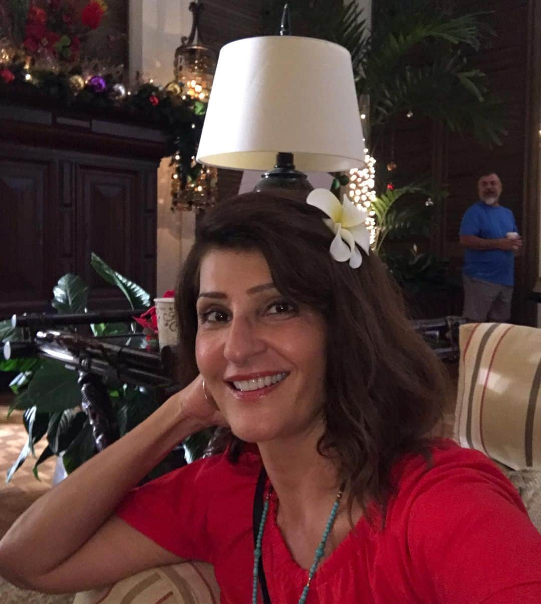 ニア・ヴァルダロスさんのインスタグラム写真 - (ニア・ヴァルダロスInstagram)「Well-placed lamp on set.」9月7日 4時07分 - niavardalos