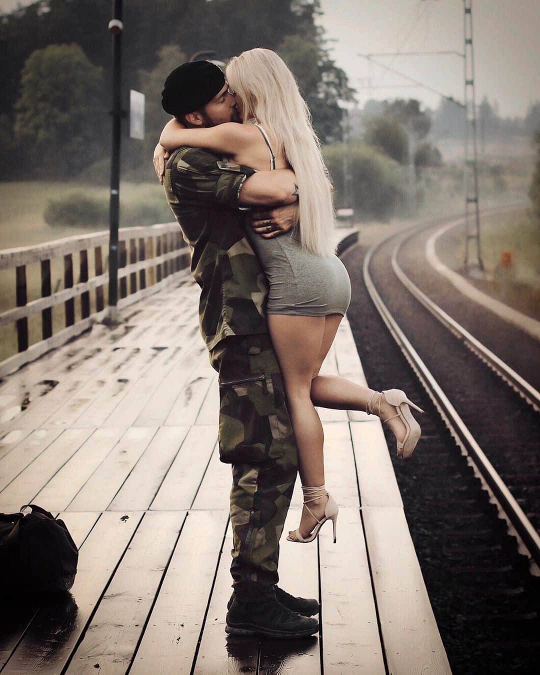 Anna Nyströmのインスタグラム：「𝒲𝒽𝑒𝓃 𝒽𝑒 𝒸𝑜𝓂𝑒𝓈 𝒽𝑜𝓂𝑒 ♥」