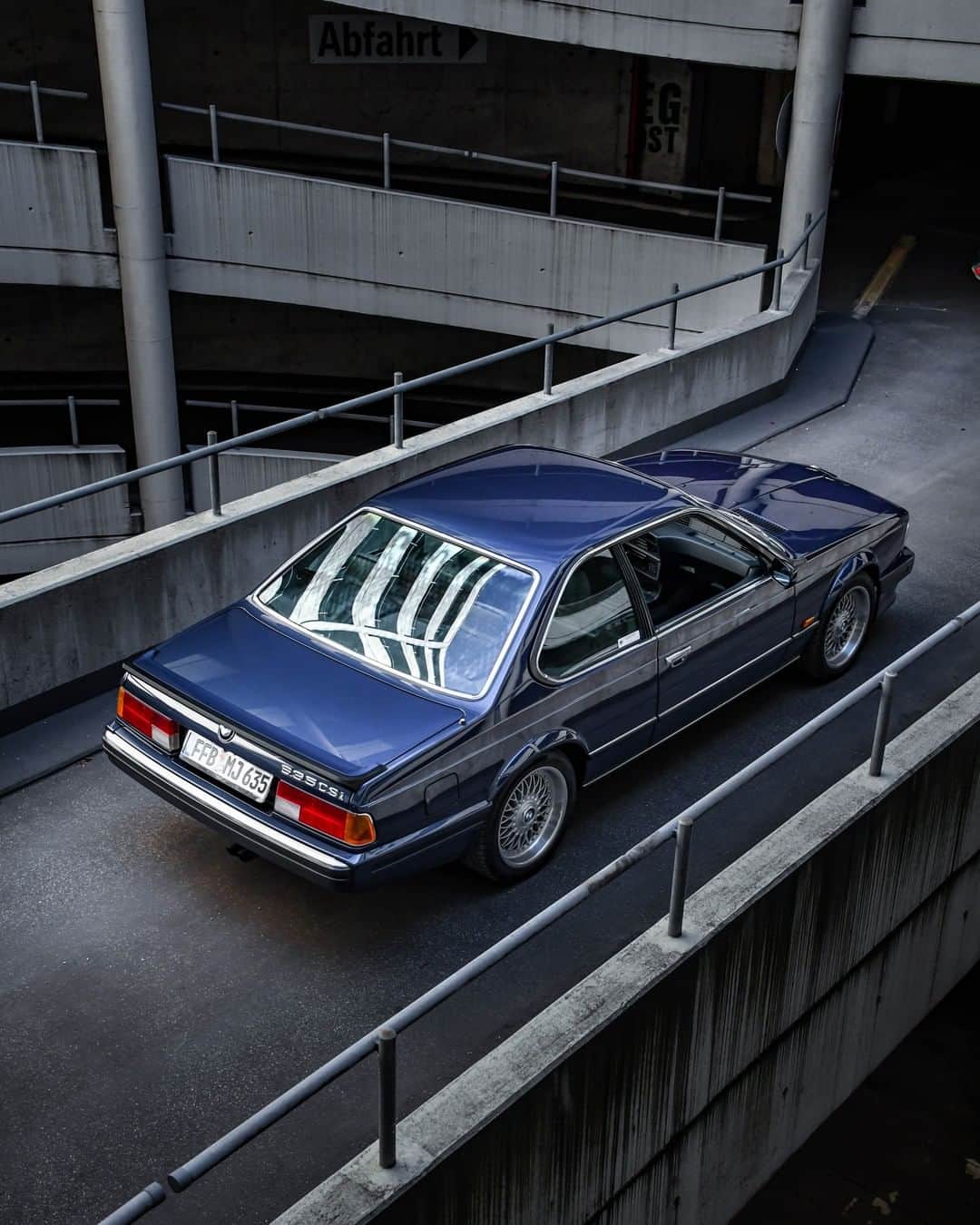 のインスタグラム：「Are you ready for a meeting with the past? The first generation of BMW 6 Series. #BMW #6Series #BMWrepost @royalblue_e24 @slntpain」