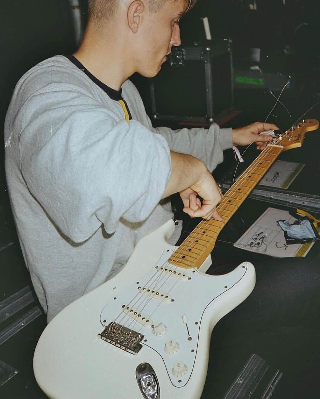 ASCAPさんのインスタグラム写真 - (ASCAPInstagram)「Change the strings & tune up the guitar.. let’s rock & roll 🎸 Blast @sam_fender’s new tune #TheBorders at the link in our bio. #ASCAPLondon」9月7日 5時11分 - ascap