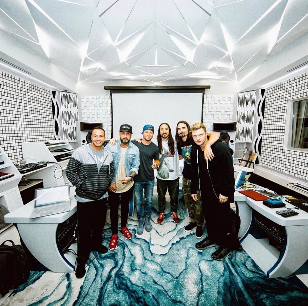 ASCAPさんのインスタグラム写真 - (ASCAPInstagram)「@steveaoki & @backstreetboys cooked up a new one in the studio. Spin #LetItBeMe at the 🔗 in bio. #NewMusicFriday」9月7日 6時33分 - ascap