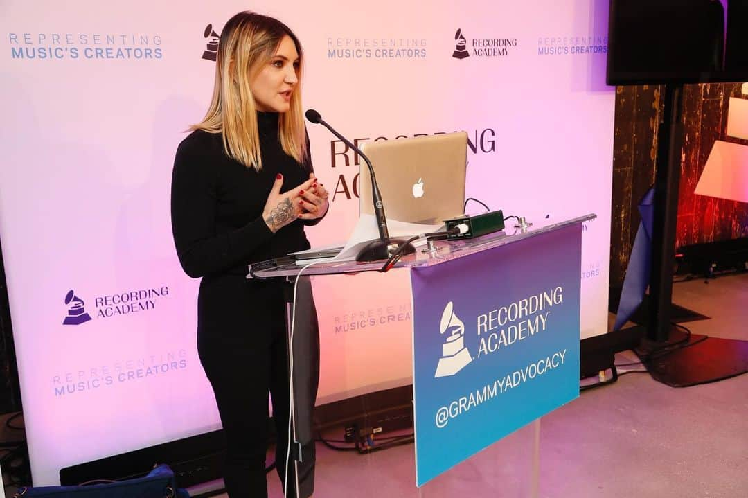 The GRAMMYsさんのインスタグラム写真 - (The GRAMMYsInstagram)「Did you know that #DistrictAdvocate day is the LARGEST grassroots advocacy movement for #music? 🙌 On October 2, for the sixth consecutive year, #RecordingAcademy members will amplify their voices across the U.S. as they meet with their congressional representatives in their local districts and fight for ALL creators' rights! 🎼 Whether you’re a #RecordingAcademy member or a music fan, view our story to learn how YOU can participate.」9月7日 6時50分 - recordingacademy