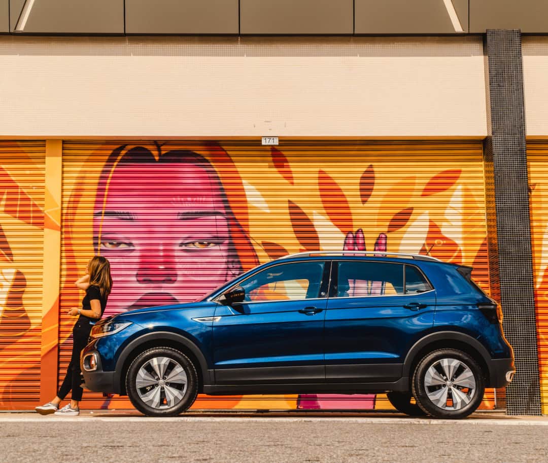 Volkswagen do Brasilさんのインスタグラム写真 - (Volkswagen do BrasilInstagram)「Ninguém resiste a uma parede grafitada pra tirar foto. E o T-Cross não ia ficar de fora dessa. Projeto #meuvw by Instagrammers. Valeu @titoferrara #tcross #vwbrasil」9月7日 7時00分 - vwbrasil