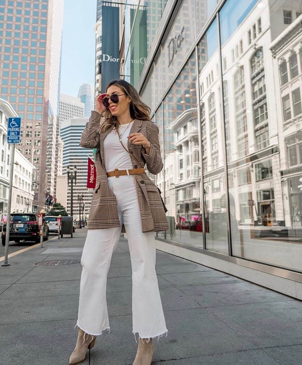 ビービーダコタさんのインスタグラム写真 - (ビービーダコタInstagram)「Who says you can't wear white after Labor Day? @theegreatgabs transitioning into Fall with our CHECK THIS OUT BOYFRIEND BLAZER. #bbdakota #babesinbbd」9月7日 7時04分 - bbdakota