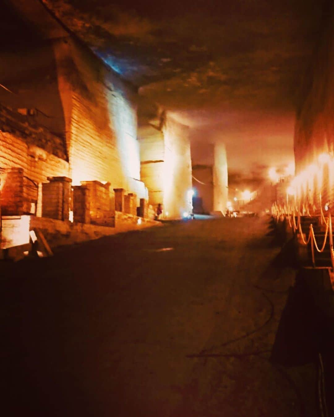 yucat（加藤有加利）さんのインスタグラム写真 - (yucat（加藤有加利）Instagram)「#栃木県 #大谷資料館 スワイプしてみてね👉 #地下神殿 #地下迷宮 #秘密基地 #遺跡 別世界に迷い込んでしまった感覚を味わえる素晴らしい場所でした!! ・ ファンの方にここでぜひライブして欲しいと教えてもらった場所へyucatチームで行って来たのでした⛏ ・ 夢ふくらむ〜写真じゃなかなかこの素敵感伝わらない場所だなと思いました。行ってほんと良かった。夏なのに中はとっても冷えました。ライブしやすそう! 普段の観光では入れないとこもライブや撮影だと入れるかも？なので色々交渉してみたいなと。 来年の夏か冬か再来年か… 近い未来で必ずワンマンライブ実現させますので!! ・ #yucat #加藤有加利 #rythem #singersongwriter  #変わったライブする場所常に探してる #大谷石 #採石場跡 #博物館 #ワンマンライブ」9月7日 7時32分 - yucat1031