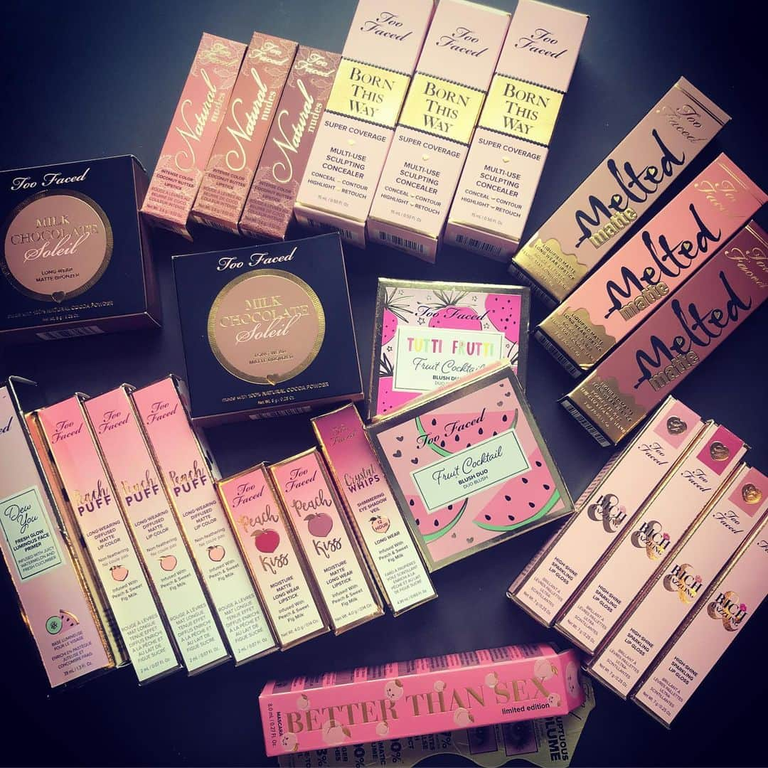 ロッテ・ヴァービークさんのインスタグラム写真 - (ロッテ・ヴァービークInstagram)「I’ll be playing with my new toys all weekend 💄Thank you so much @toofaced for so generously sending me this lovely vanity kit 💝 #toofaced」9月7日 7時33分 - lotteverbeek