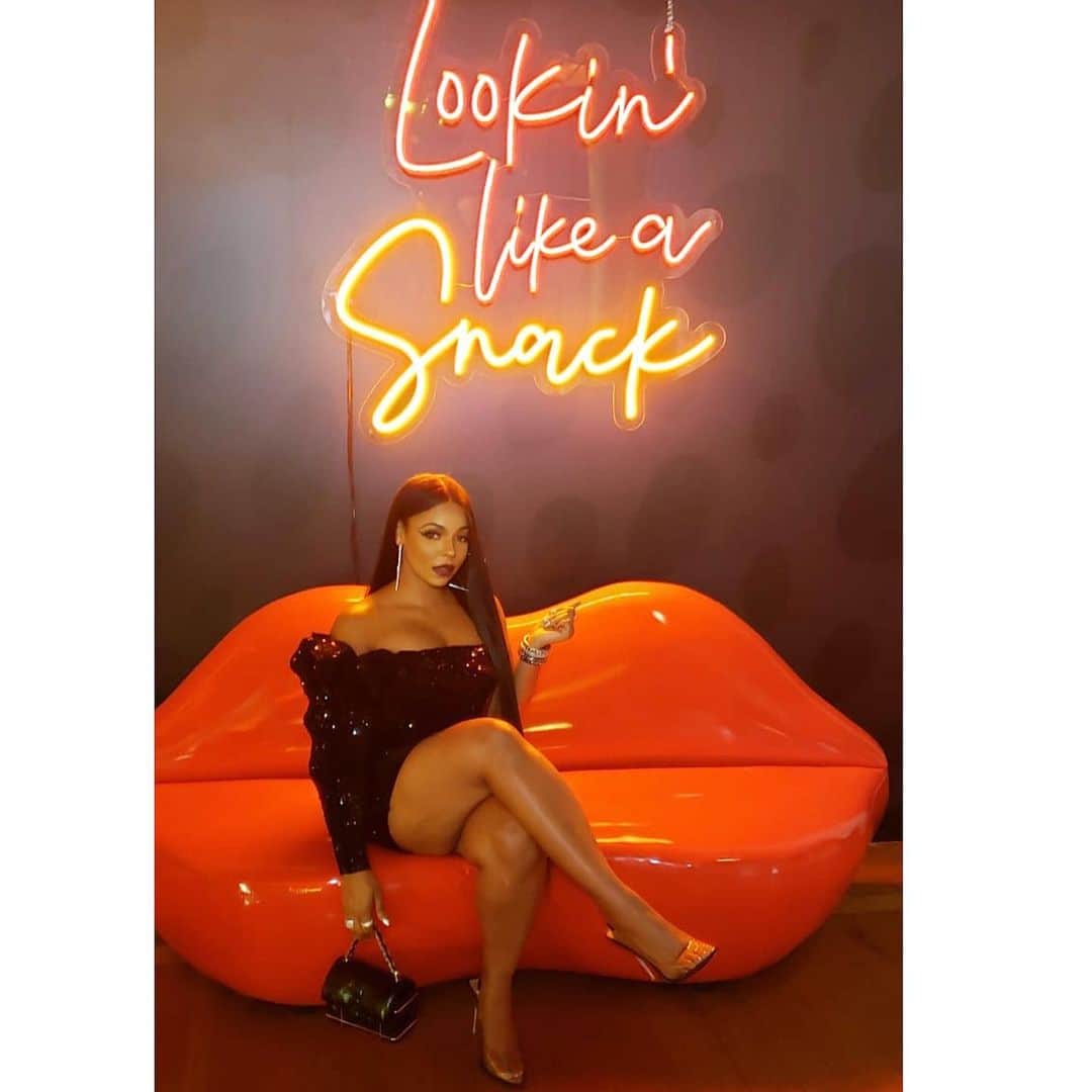 アシャンティさんのインスタグラム写真 - (アシャンティInstagram)「Issa snack 😜 had a blast with @cheetos #CheetosFlaminHaute」9月7日 8時13分 - ashanti