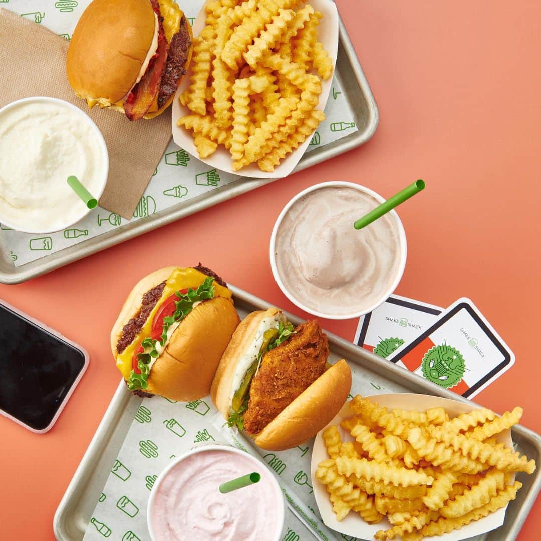 SHAKE SHACKさんのインスタグラム写真 - (SHAKE SHACKInstagram)「It’s the final countdown for this year’s Great American Shake Sale! Don’t miss your chance to score a free shake for supporting a good cause. (Talk about a win-win. 👌) Until 9/8, donate $2 to @nokidhungry at your local Shack + we’ll hook ya up with a voucher for a shake on us through the Shack App or order.shakeshack.com! #shakeshack」9月7日 8時21分 - shakeshack