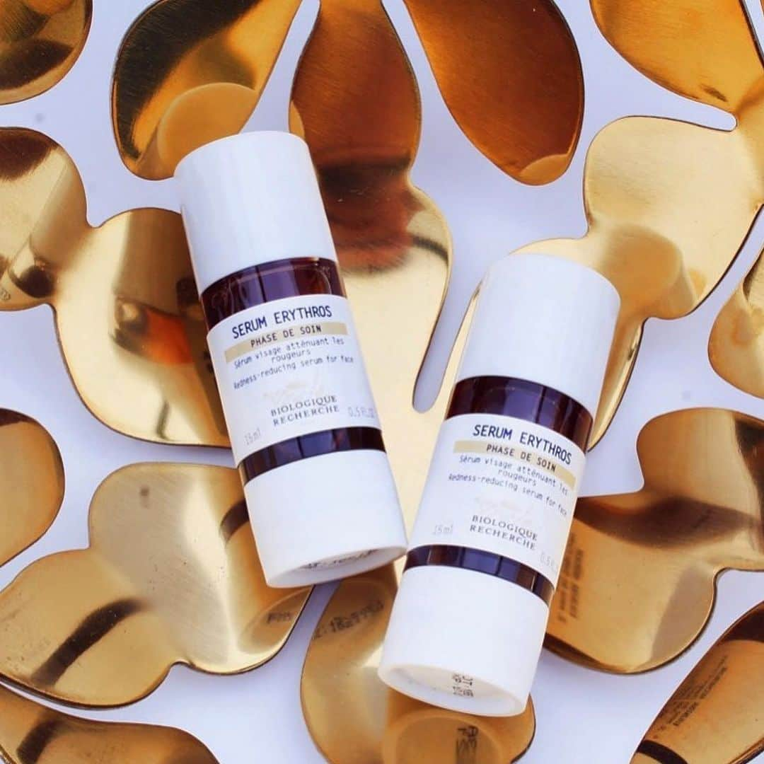 Biologique Recherche USAさんのインスタグラム写真 - (Biologique Recherche USAInstagram)「End of Summer favorite: Serum Erythros. As the sun may have caused rosacea to your skin, this targeted serum is ideal to soothe and visibly reduce redness. Thanks to its actives ingredients, Serum Erythros instantly diminishes redness and prevents the formation and dissemination of capillaries, while reducing inflammation. Your skin will feel calmed and soothed. Enjoy!  Picture by @biologique_recherche_poland • • • #biologiquerecherche #passion #expert #skin #skincare #facecare #summer #endofsummer #favorite #skincarefavorites #serum #serumerythros #treatyourskin #rosacea #treatrosacea #buildingbetterskin #skininstant #followyourskinintsant」9月7日 8時45分 - biologique_recherche_usa