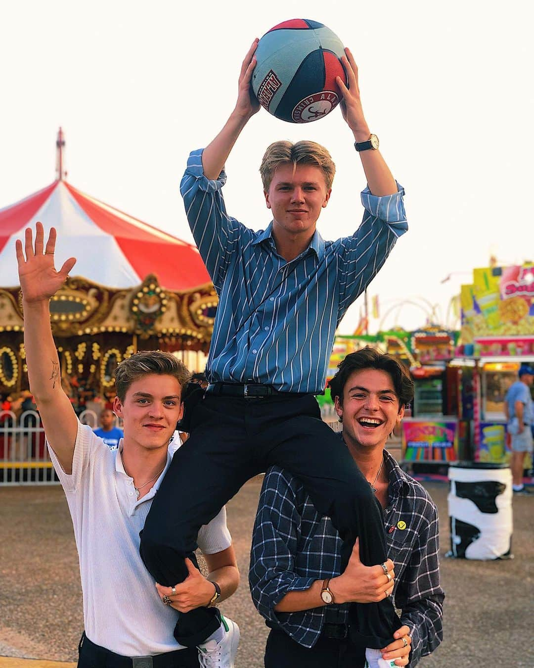 New Hope Clubさんのインスタグラム写真 - (New Hope ClubInstagram)「George won a ball at the fair. Feels like the summer of 66’ 🏆🥇」9月7日 8時53分 - newhopeclub