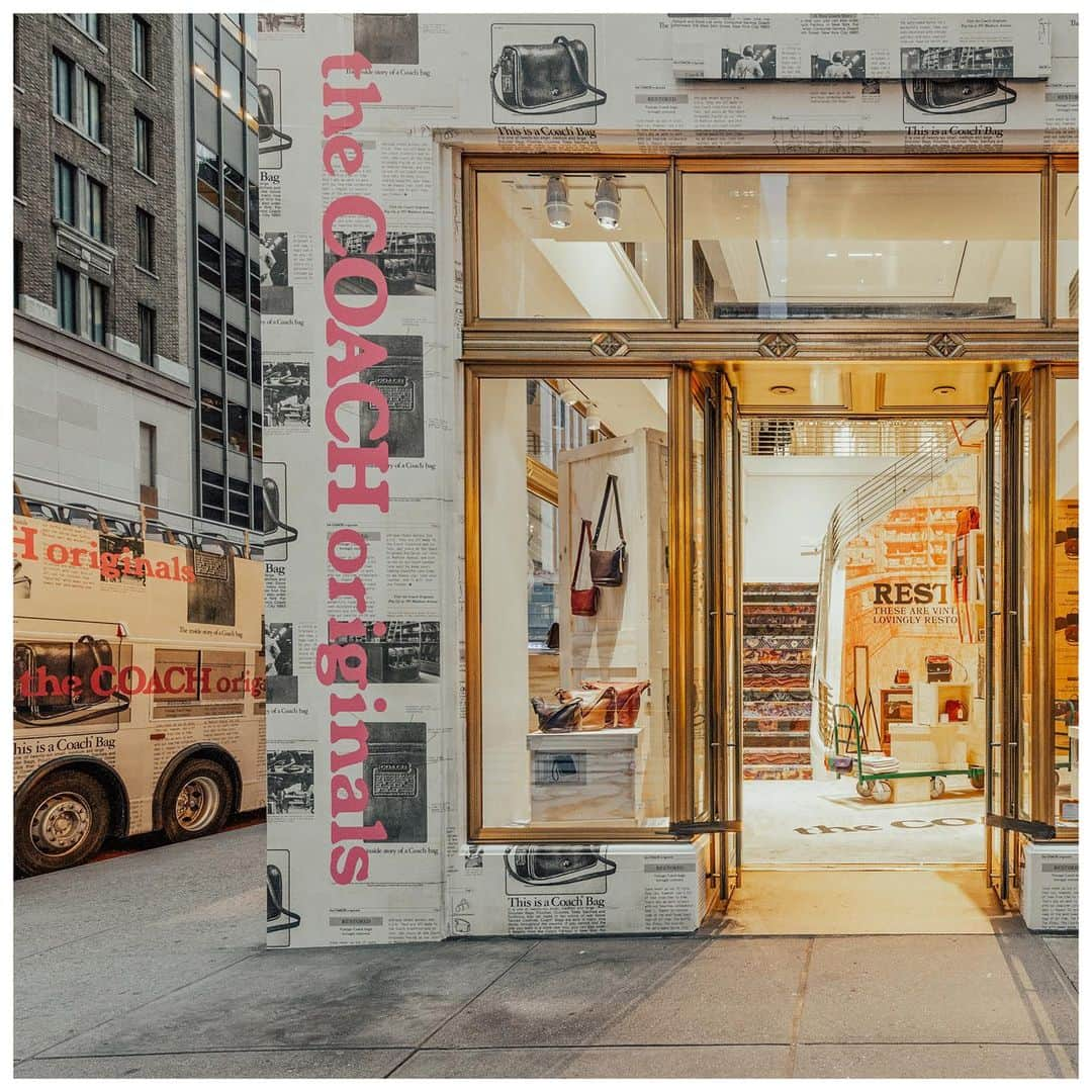 コーチさんのインスタグラム写真 - (コーチInstagram)「Extra, extra...shop all about it. Have you heard the news? #TheCoachOriginals Pop-Up is officially open. #CoachNY . . . Come be the first to visit The Coach Originals Pop-Up, Sept. 7-15 at 595 Madison Avenue. Shop an exclusive collection of vintage and new, archive-inspired bags, experience all the feels and discover special services, including Coach Rented, our first-ever rental program for bags that have been lovingly restored; Coach Create, our personalization experience; and Coach Care, our on-site restoration and cleaning service for your favorite Coach bags. #NYFW」9月7日 9時12分 - coach