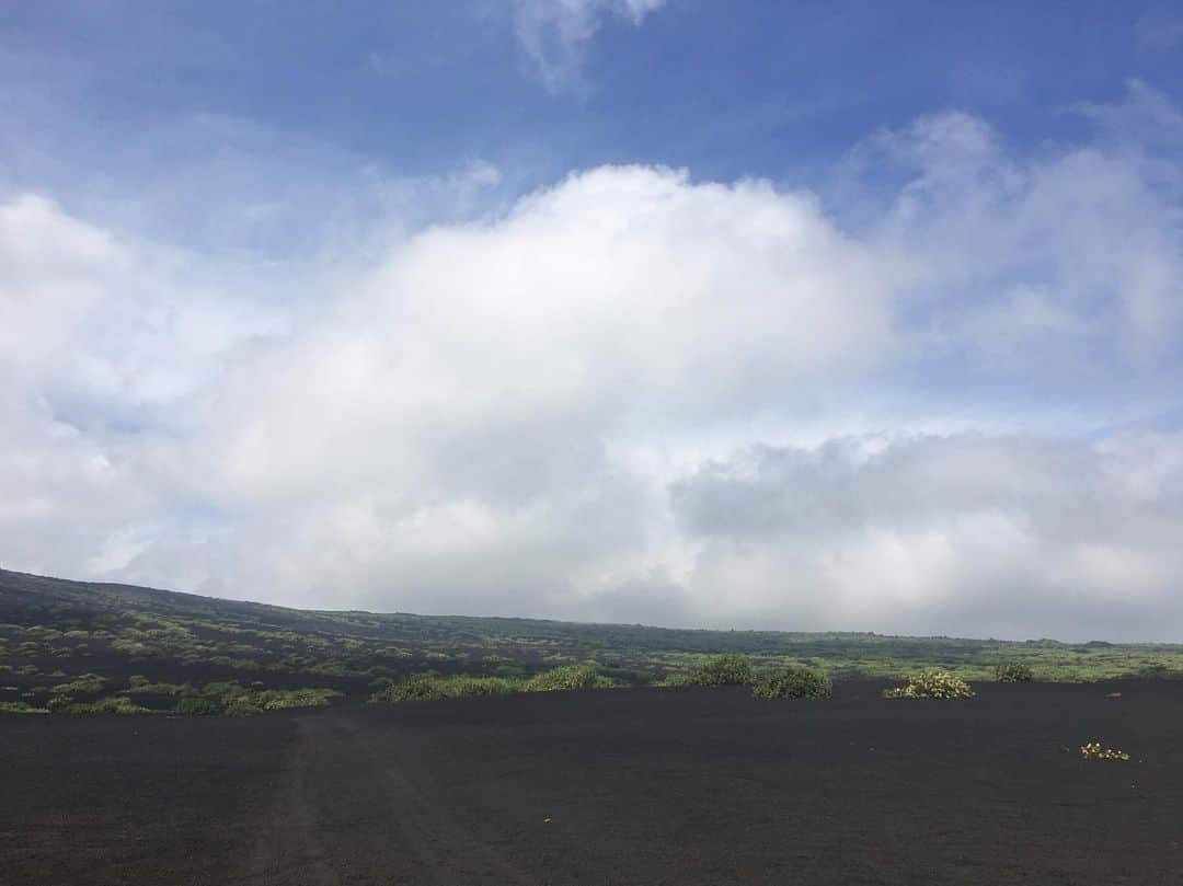 やながわみほさんのインスタグラム写真 - (やながわみほInstagram)「伊豆大島へ撮影に行ってきました❗️初めての伊豆大島、とっても癒されたー( *´艸｀)✨ 空が広ーい！ #伊豆大島 #ロケ」9月7日 9時18分 - yanagawa_miho