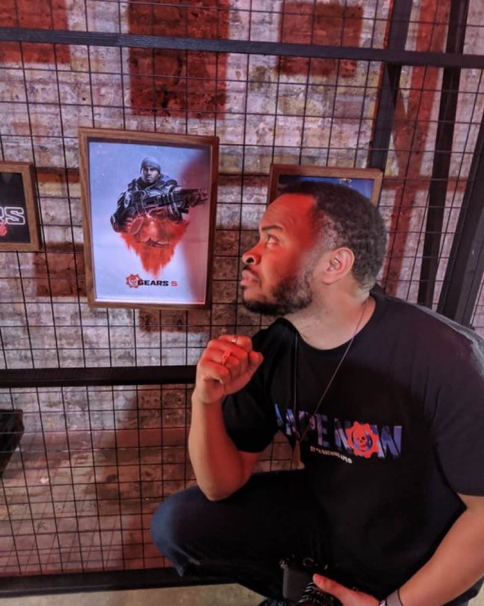 ユージン・バードのインスタグラム：「I forgot to tell y’all. After an exhaustive search, I finally found my dude. Had to let him know “Del...YOU...complete...MEEEE!” #Gears5 #GearsInk #latergram #LondonWasBallinAgain」