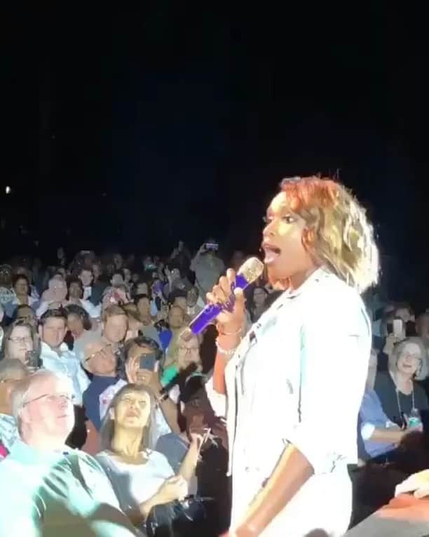 ジェニファー・ハドソンのインスタグラム：「Ok now yal, I’m telling on myself. So every now and then I  black out and sometimes forget awhhhh I’m suppose to be singing here ! I’m like what’s the silence for ... oh oh that’s suppose to be me ! Sing Jennifah ! @wolf_trap」