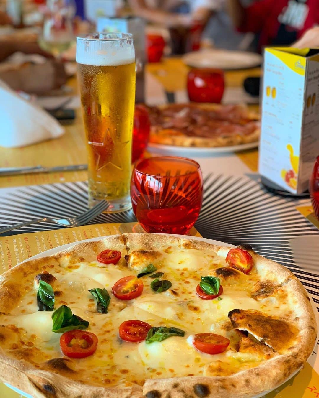 ベリッシモ・フランチェスコさんのインスタグラム写真 - (ベリッシモ・フランチェスコInstagram)「I love pizza onboard!❤️Delicious Pizza at “Pizza Napoli”, deck 11 of Costa Neo Romantica 🍕🚢🇮🇹 イタリアの船でイタリアのピッツァ！最高の気分😂👍Una buona pizza al forno! La Neo Romantica è l’unica nave da crociera ad avere il forno per la pizza!😂👍 Grandiosi! #ベリッシモ #costaneoromantica #costacruise #ベリッシモクルーズ #chef #tvchef #cheftv #celebritychef #料理研究家 #イタリア料理 #イタリア #イタリア人 #italianstyle #pizza #italianfood #italianstyle #vip #vitamondana #luxurylifestyle #costacrociere #party #partytime #instafood #enjoyfood #ピザ #イケメン #料理家 #cucinaitaliananumerouno」9月7日 10時01分 - bellissimoyoshi