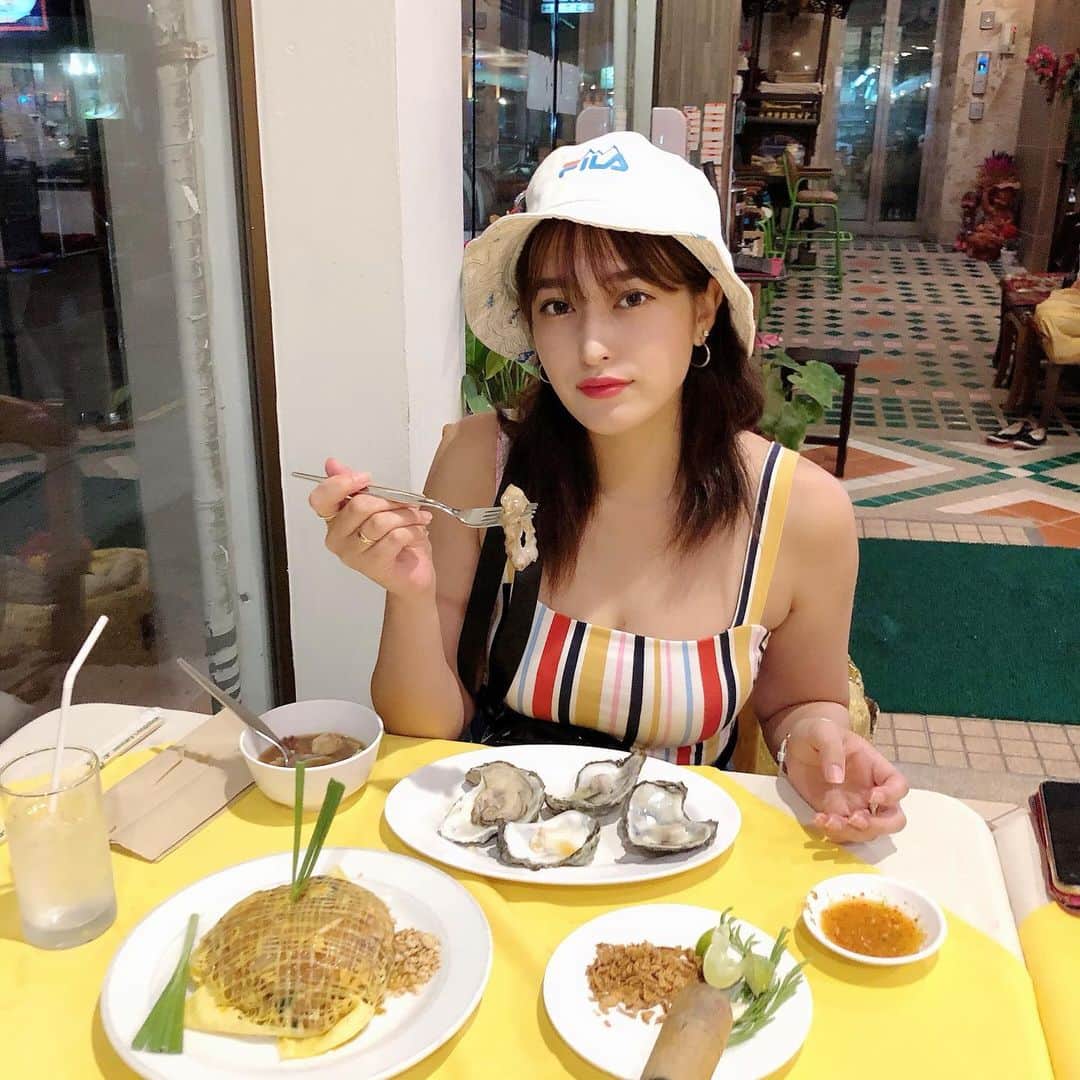 平田梨奈さんのインスタグラム写真 - (平田梨奈Instagram)「生牡蠣大好きでプーケットでほぼ毎日食べてた❤️日本の生牡蠣も美味しいよね☺️そして上映会ありがとう！なんかファンイベントとかできるかいろいろ大人に相談してみる！！ #hirafashion #fila」9月7日 20時53分 - hirari_official