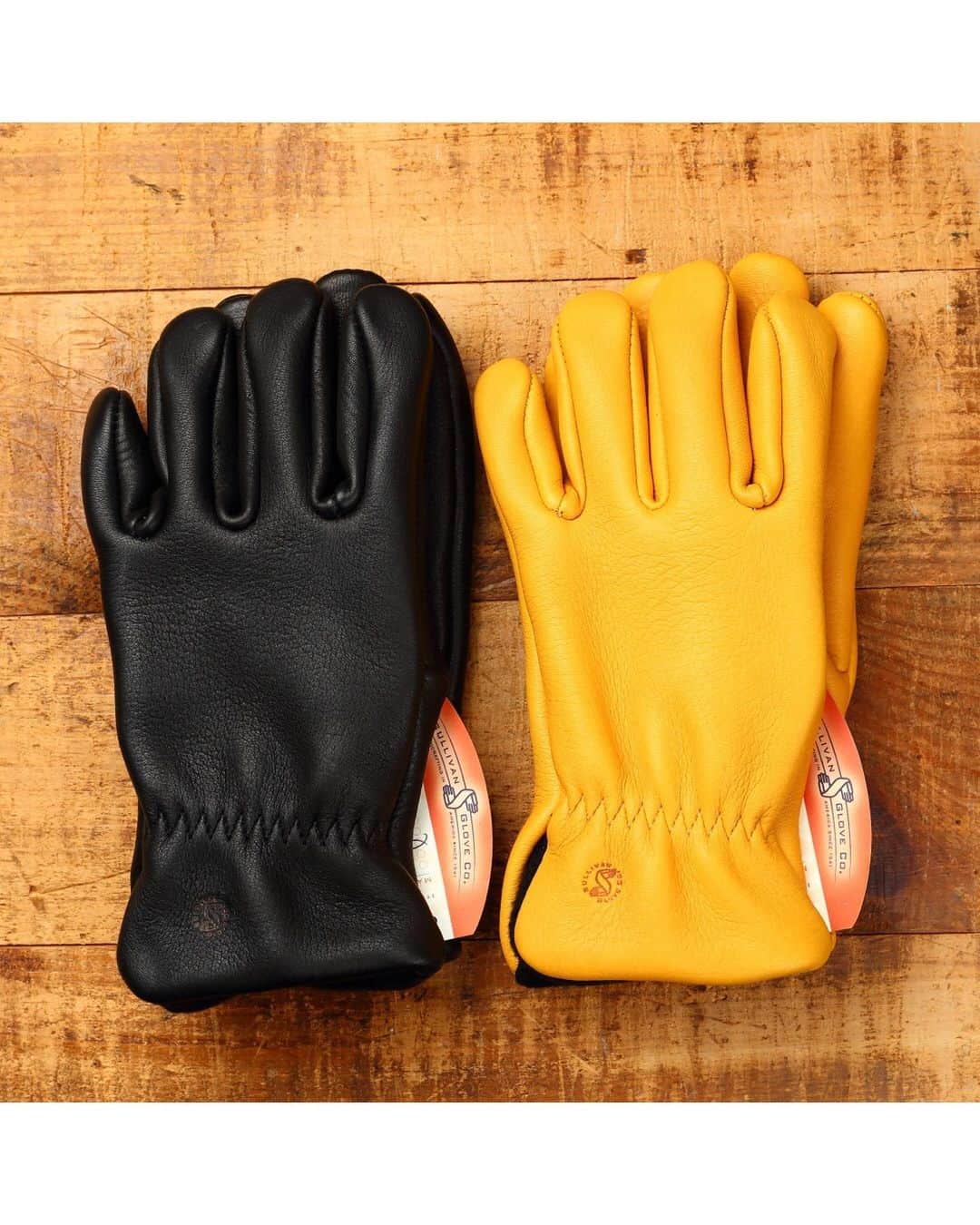 のインスタグラム：「. 【サリバングローブ入荷のお知らせ】 . アメリカSULLIVAN GLOVE社より、秋冬シーズンに活躍するグローブが入荷しました！人気モデル『Rocky Mountain Elk Lined』をはじめ、指全体をすっぽりと包み込む『Elk Mitten』、前回瞬く間に完売したガントレット付きの 『Rocky Mountain Elk Gauntlet Lined』など、どれも肉厚なエルクスキン(ヘラ鹿)にフリースライニングが備わるモデルです。 そして、楽しみにしてもらっていた今期最新モデル『Rocky Mountain Elk Lined "Touchscreen"』も発売開始です！ WESCO JAPAN直営各店にてお確かめ下さい。オンラインショップでもお買い求め頂けます。 . #Sullivan #madeinusa🇺🇸 #since1941 #oregon #HANDCRAFTING #Glove #Elkskin #wescojapan #wescoebisu #wescosetagaya #最新作はタッチスクリーン対応モデルです」