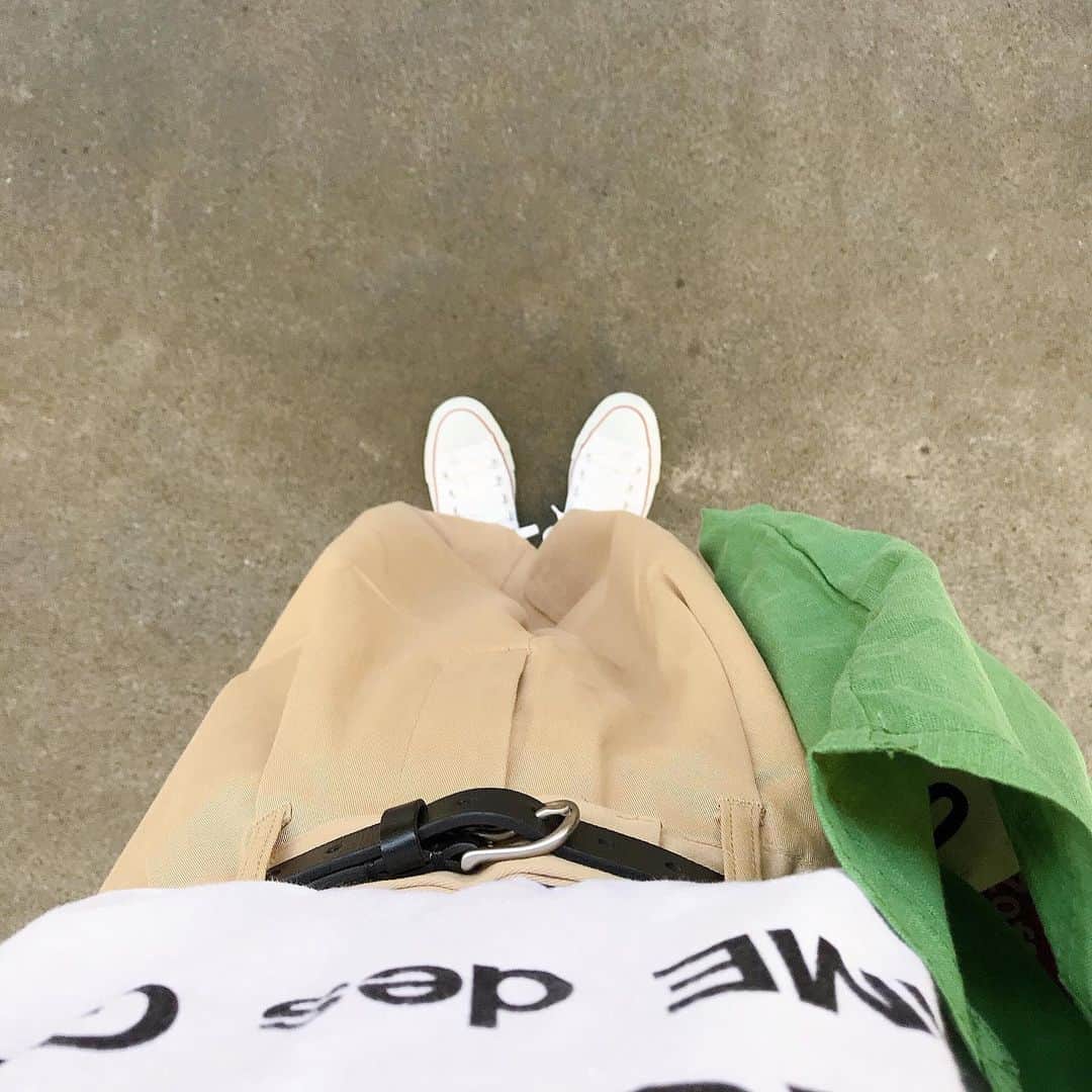 のインスタグラム：「持ってそうで持ってなかった 白のコンバースを買いました。とさ。」