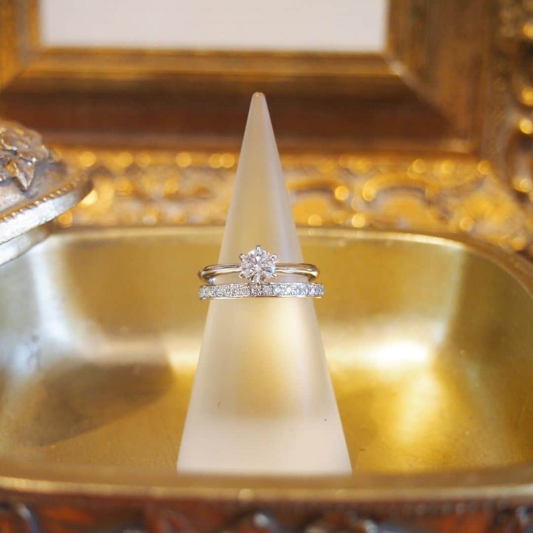 常岡康弘さんのインスタグラム写真 - (常岡康弘Instagram)「Pt900 / engagement ring & marriage  ring. エンゲージリング(婚約指輪)とマリッジリング(結婚指輪)の重ねづけ💍 . #tsuneokajewelry#オーダーメイド#エンゲージリング#マリッジリング#ブライダル#ダイヤモンド#ジュエリー」9月7日 19時53分 - tsuneokajewelry