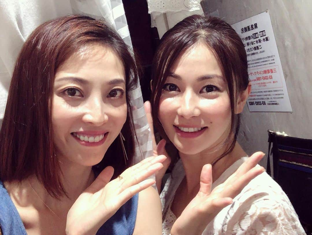 福田ゆみさんのインスタグラム写真 - (福田ゆみInstagram)「先週観た舞台 「さなぎの教室」 作・演出 松本哲也 見応えあったわー。その後も、余韻に浸りたい。まだ色んなシーン思い出して、かみしめてるよ。うん、良かった。 今ちゃんと写真撮り忘れたので、フライヤーですが9日までやってます。  舞台「浜辺の劇団」 こちら、亜耶とゆいちゃんが出演中ー。不思議な感覚に襲われた舞台。面白かったです。明日、日曜日までですね。  朗読劇「でかける時はいつも」 作・えのもとぐりむ 玲の朗読劇。 こちらはもう終わっちゃったけど、ぐりむさんらしい世界観。優しくて、切なくてそしてファンタジック。心あらわれました。  #舞台  #観劇  #さなぎの教室  #松本哲也  #今藤洋子  #浜辺の劇団  #工藤亜耶  #佐河ゆい #でかける時はいつも  #えのもとぐりむ  #菅井玲 #福田ゆみ」9月7日 19時57分 - yumifukuda0511