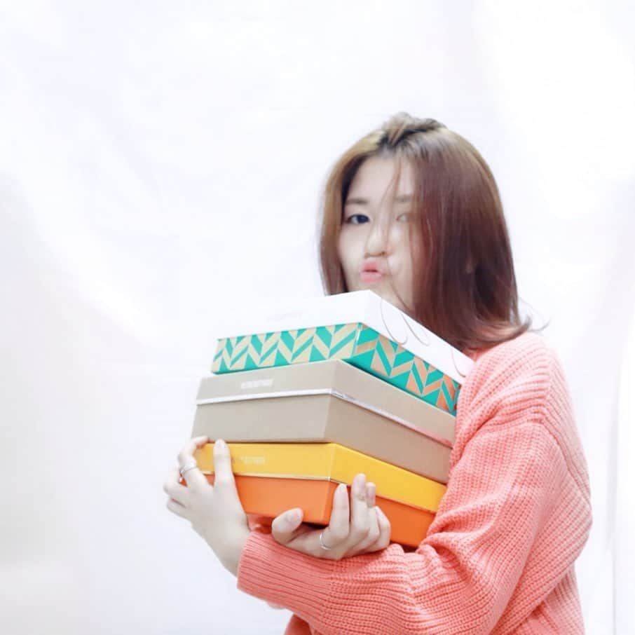 HauTung 巧童在這さんのインスタグラム写真 - (HauTung 巧童在這Instagram)「Are u ready for the autumn 🍂 ? Unboxing the lookfantastic September 2019 beauty box 📦🥰 and happy birthday to @lookfantastic_hk 🥳🎂🎊」9月7日 19時58分 - hautunnng