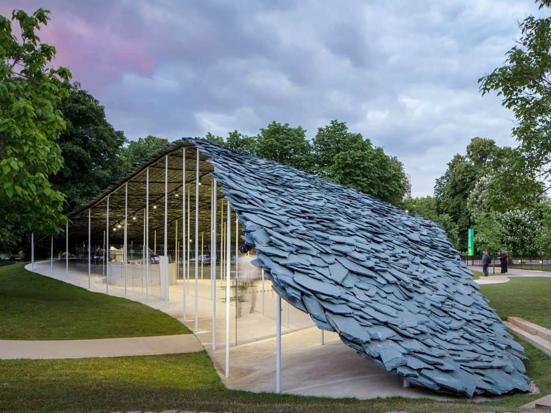のインスタグラム：「LN-CC Updates: Visit the Serpentine Pavilion in London designed by Junya Ishigami. The Japanese architect interprets traditional architectural conventions to create a hillock of Cumbrian slate. @serpemtineuk #junyaishigami」