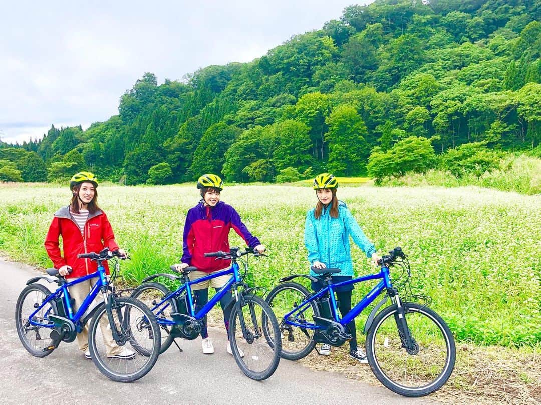 瀬口かなさんのインスタグラム写真 - (瀬口かなInstagram)「長野県の小谷村( #おたりむら )に行ってきました〜！🙋‍♀️✨ 楽しい女子旅🥰ぐぐちゃんとえまちゃんと！  おたり自然学校で山わさびやきのこを採取したりサイクリングしたり！電動自転車だから凄く楽で気持ちよかった〜😆✨ その後は人生初の蕎麦打ち！ 採取した山わさびを使っていただきました🙏すっっっごく美味しかった！信州そば大好きすぎて😍  泊まったホテルは白馬コルチナリゾート もう見た目が映えすぎて😳！！ ホテル内にスキー場があって冬にも来てみたいな〜！ ． ． #小谷村 #おたり #農泊 #女子旅 #travel #蕎麦打ち #蕎麦打ち体験 #長野 #長野観光 #サイクリング #白馬コルチナリゾート #おたり自然学校 #土倉おためし住宅 #そばうち」9月7日 20時05分 - seguchikana
