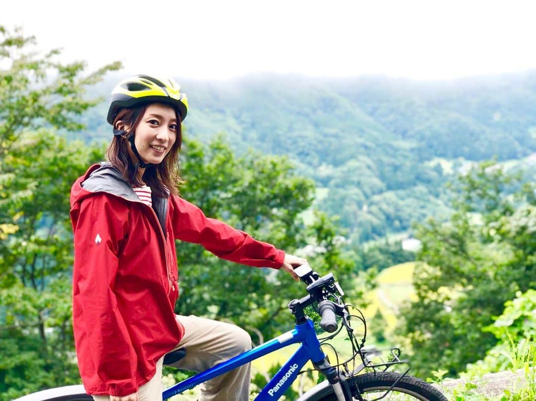 瀬口かなさんのインスタグラム写真 - (瀬口かなInstagram)「長野県の小谷村( #おたりむら )に行ってきました〜！🙋‍♀️✨ 楽しい女子旅🥰ぐぐちゃんとえまちゃんと！  おたり自然学校で山わさびやきのこを採取したりサイクリングしたり！電動自転車だから凄く楽で気持ちよかった〜😆✨ その後は人生初の蕎麦打ち！ 採取した山わさびを使っていただきました🙏すっっっごく美味しかった！信州そば大好きすぎて😍  泊まったホテルは白馬コルチナリゾート もう見た目が映えすぎて😳！！ ホテル内にスキー場があって冬にも来てみたいな〜！ ． ． #小谷村 #おたり #農泊 #女子旅 #travel #蕎麦打ち #蕎麦打ち体験 #長野 #長野観光 #サイクリング #白馬コルチナリゾート #おたり自然学校 #土倉おためし住宅 #そばうち」9月7日 20時05分 - seguchikana