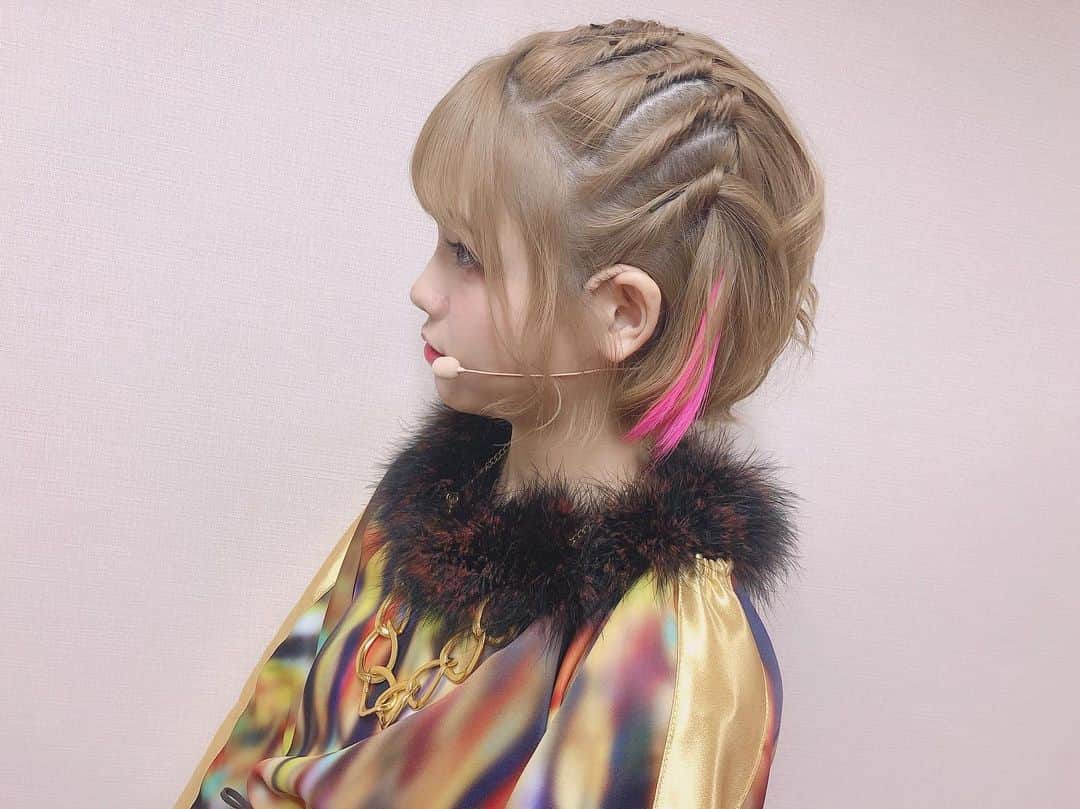 高橋彩音さんのインスタグラム写真 - (高橋彩音Instagram)「ぴんく！つよい！かわい！ #本物の髪にもピンクしたくなっちゃう」9月7日 20時11分 - aayyaannee811