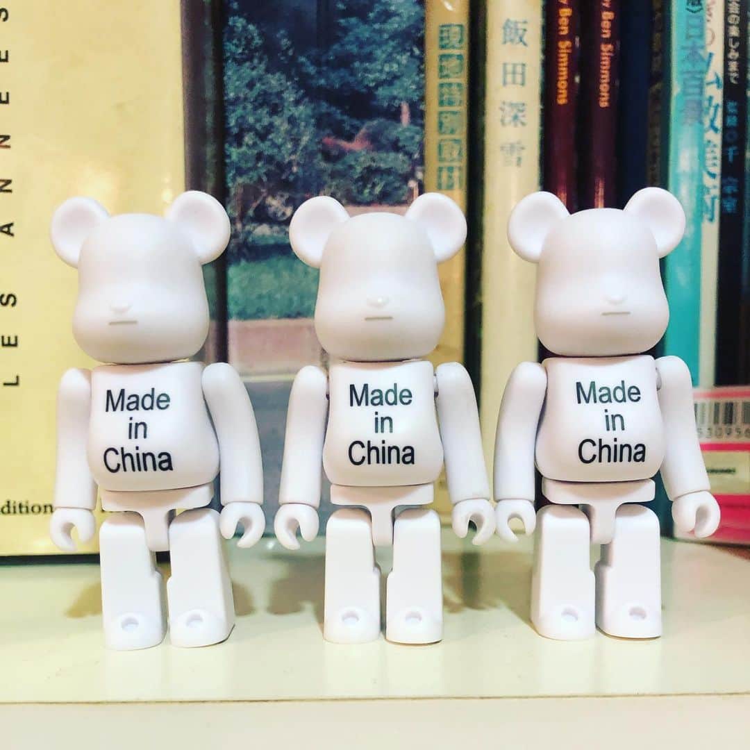 田中秀幸のインスタグラム：「premium error bearbrick be@rbrick series 37 #noodle_wear_ #medicomtoy #bearbrick #designerstoy」
