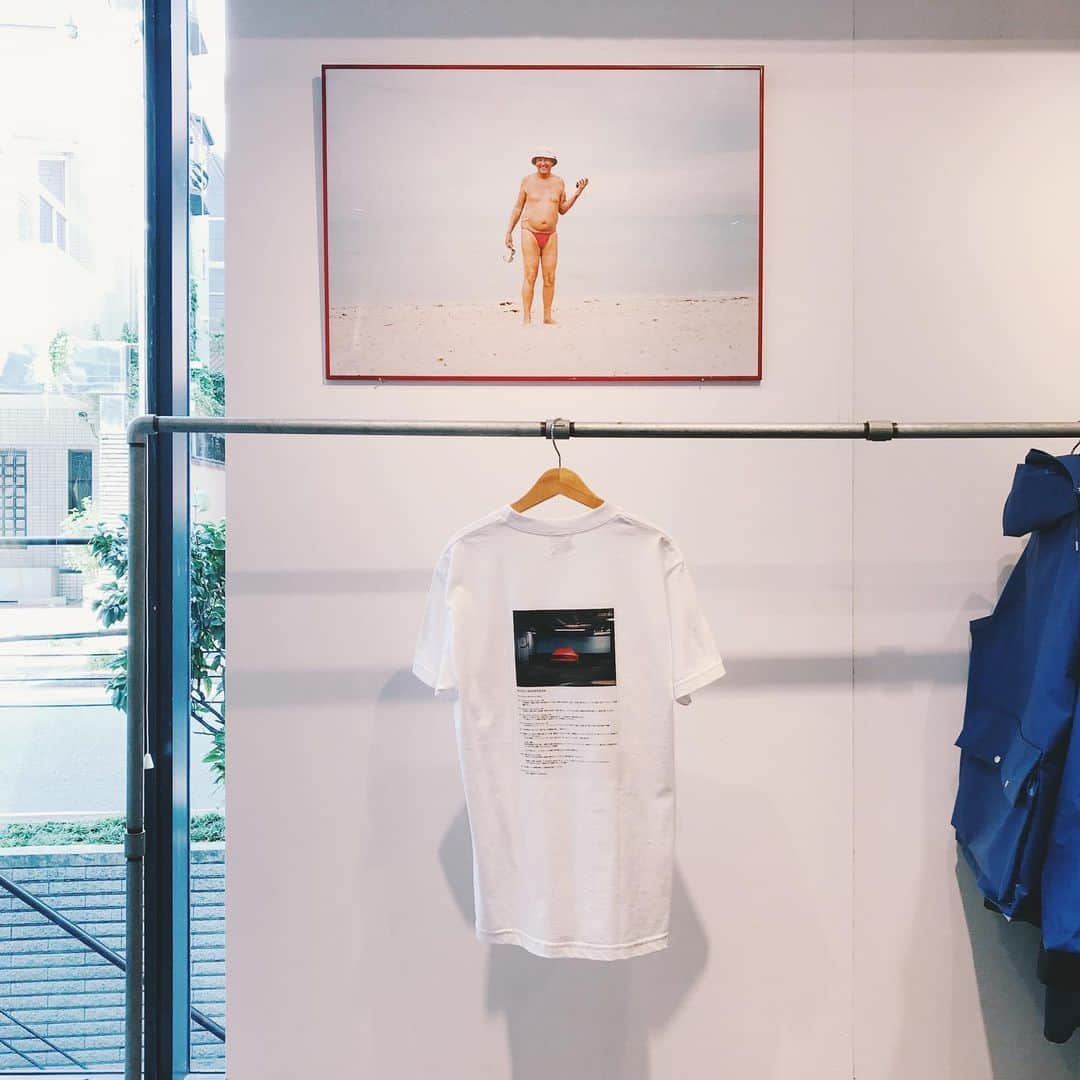 大辻隆弘さんのインスタグラム写真 - (大辻隆弘Instagram)「ボツ展限定でTシャツを販売してましたが、エフィレボルの2020SS正式アイテムとしてデザインを一新してTシャツを販売する事になりました！ #背中には写真とボツアンダーソンの経歴 #ボツアンダーソン #写真の柄は3種」9月7日 20時18分 - photsuji