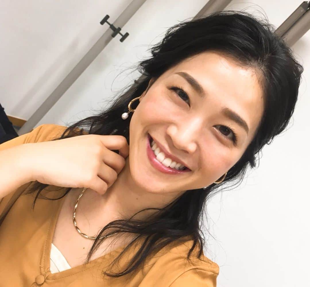 佐藤美樹さんのインスタグラム写真 - (佐藤美樹Instagram)「先週の衣装🍁&とっても美味しかった小田原・友栄の鰻。また食べたい♪ ¨¨¨¨¨¨¨¨¨¨¨¨¨¨¨¨¨¨¨¨¨¨¨¨¨¨¨ 今日のハマナビはご覧頂けましたか？ 栄区の暖かい皆さんとタッチーくんとナビゲートしました💓 ¨¨¨¨¨¨¨¨¨¨¨¨¨¨¨¨¨¨¨¨¨¨¨¨¨¨¨ #衣装  #ヘアメイク  #アクセサリー  #ゆるふあアレンジ  #鰻  #ハマり中  #今は  #明日の予習中  #ご飯食べたけど  #もうお腹空いた  #競馬新聞  #読みながらの  #アイス食べてます  #頑張ります  #フリーアナウンサー  #キャスター  #リポーター  #女子アナ  #佐藤美樹」9月7日 20時25分 - satomiki0224