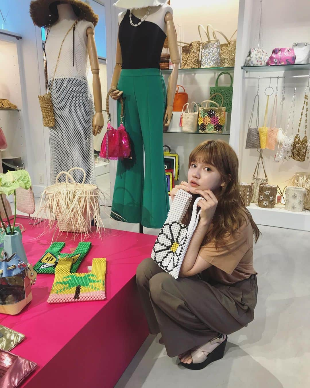 村田倫子さんのインスタグラム写真 - (村田倫子Instagram)「だいすきな @casselini_official の展示会。可愛いが渋滞してました…。 最近、シンプルな服装が好きなので、小物で遊びたい気分。 届くのたのしみです…。(怒涛のオーダーしちゃったなあ笑)」9月7日 20時26分 - rinco1023