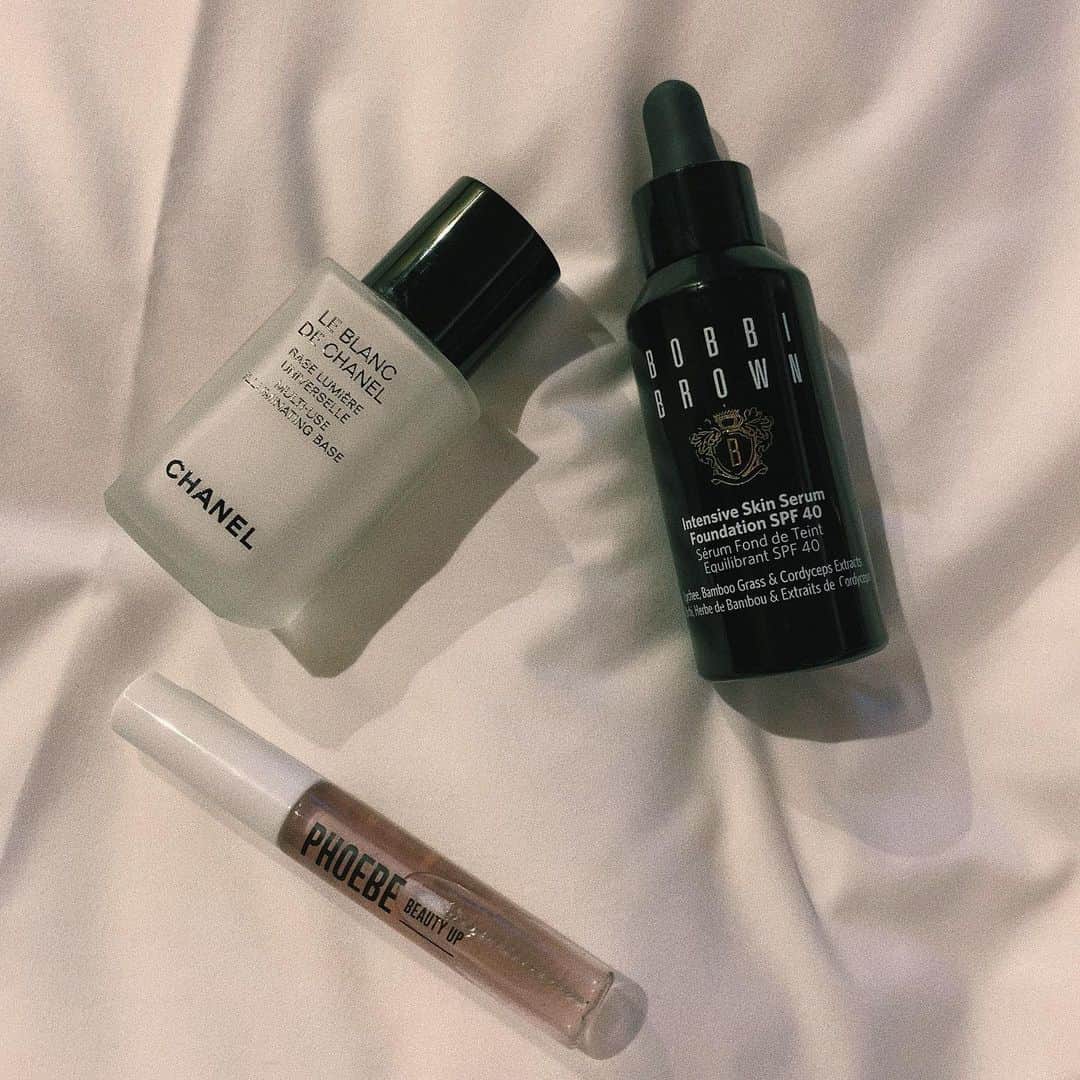 sayocoのインスタグラム：「最近の3大必需品🤟 #leblancdechanel  #bobbybrownintensiveskinserum  #phoebebeautyup」