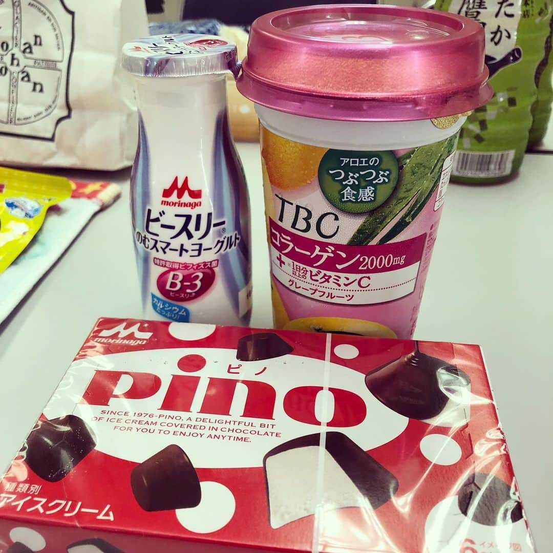 井上香織さんのインスタグラム写真 - (井上香織Instagram)「2019.9.7 ・ 今日は香川でみほとゆきとバレー教室🏐 ・ せっかく香川に行くなら！！と思い美味しいさぬきうどんのお店を調べたらまさかの体育館から歩いて3分ほどのところに✨✨ ・ SAもしっかり楽しんで帰ってきました🚘 ・ #バレー教室 #ヴィクトリーナ #バレーボール #香川県 #うどん #讃岐うどん #温玉肉ぶっかけうどん」9月7日 20時38分 - kaorin888