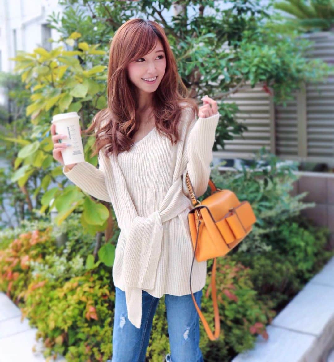 のインスタグラム：「@urs_official の展示会でオーダーしていた #フロントリボンニットトップス ✨ ちょっとゆるめのシルエットが可愛くてお気に入り♡ . . . #urs #ユアーズ #knit #ニット#coordinate #fashion #instafashion #urs_styling #urs_official」