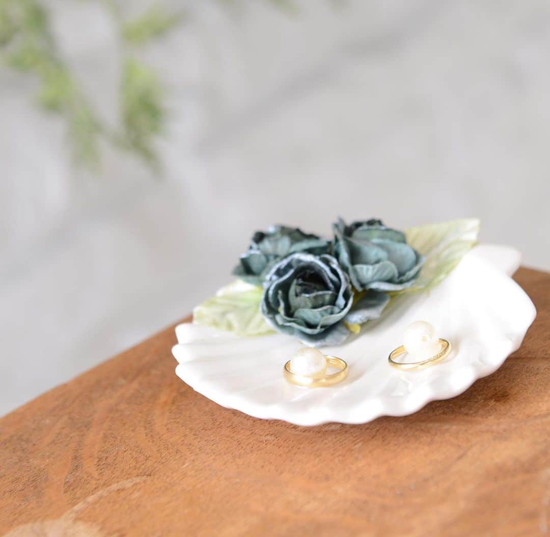 St.AQUA 東京の結婚式場 サンアクアチャペルさんのインスタグラム写真 - (St.AQUA 東京の結婚式場 サンアクアチャペルInstagram)「ひとつひとつのアイテムにこだわってお二人らしい結婚式を . ウェルカムグッツとリングピローは手作りで。 結婚式の後は新居に飾って結婚式の想い出をいつでも振り返ることができますね😊 . . . wedding date 2019.9.1 groom&bride K&N hair&makeup Shoko Nemoto planner Nao Orido  #サンアクア #サンアクアチャペル #d_wedding #海の近くのウエディング #2019年秋婚 #2019年冬婚 #2020年春婚  #挙式とお食事会 #船上パーティー #少人数ウエディング #ファミリーウエディング #ウエディングブーケ #会場コーディネート #家族婚 #家族挙式 #マタニティウエディング #パパママ婚  #ブライダルフェア #ウエディングドレス #ドレス試着 #結婚式場探し #式場探し #式場見学  #プレ花嫁 #2人挙式  #船上ウエディング #結婚式準備 #竹芝 #日本中のプレ花嫁さんと繋がりたい」9月7日 11時52分 - staquatakeshiba